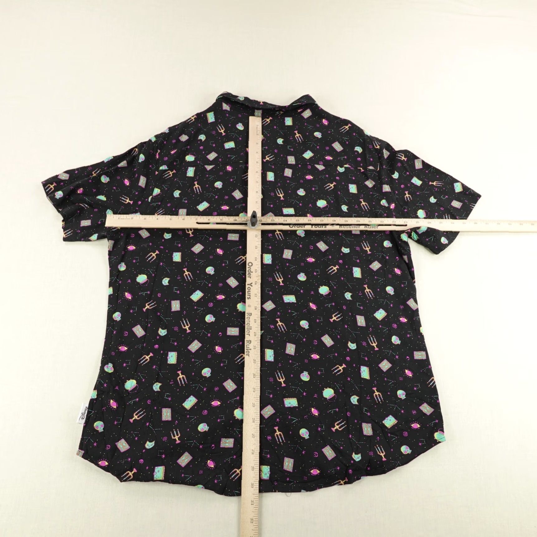 Disney VINTAGE Disney Shirt Mens XL Black Pink Hocus Pocus Button Up Short Sleeve Collared Shirt Halloween Movie Graphic Print M/L Everyday Mens Size US XL / EU 56 / 4 - 7 Thumbnail