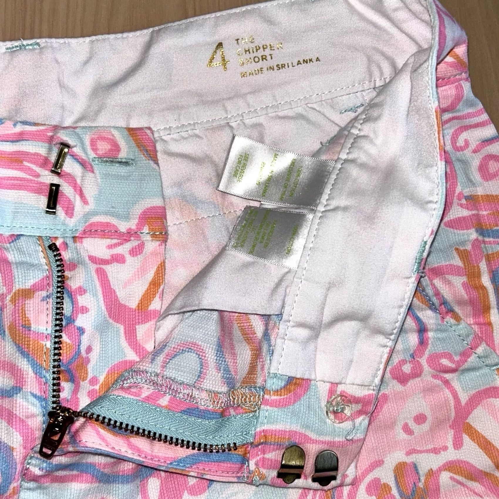 Lilly Pulitzer Lilly Pulitzer The Chipper Short Bermuda 9.5” Inseam Women’s 4 Multicolor Floral Cotton Zip Front Logo Pockets Slim Fit Regular Mens Womens Girls Boys Size 27" / US 4 / IT 40 - 3 Thumbnail