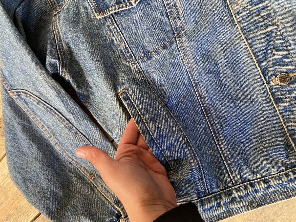 Vintage × Warner Bros Vintage Warner Brothers Denim Bombers jacket Tasmania Devil Size US L / EU 52-54 / 3 - 7 Thumbnail