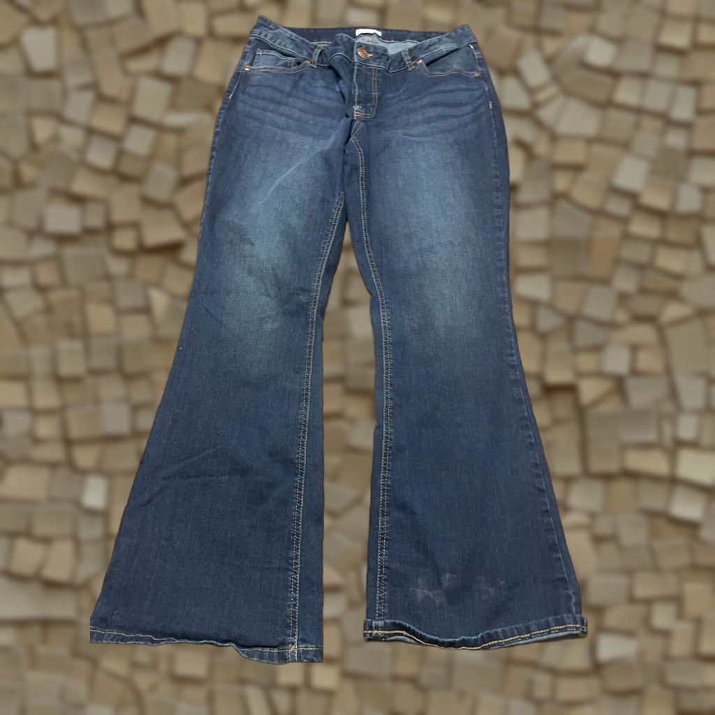 Vintage Maurices M Jeans Women’s 14W Blue Denim Classic Flared Jeans 5-Pocket | Regular Fit | Inseam 30 in | Medium Wash | Blue | 14W Womens MAURICES Jeans Size 36" / US 14 / IT 50 - 1 Thumbnail