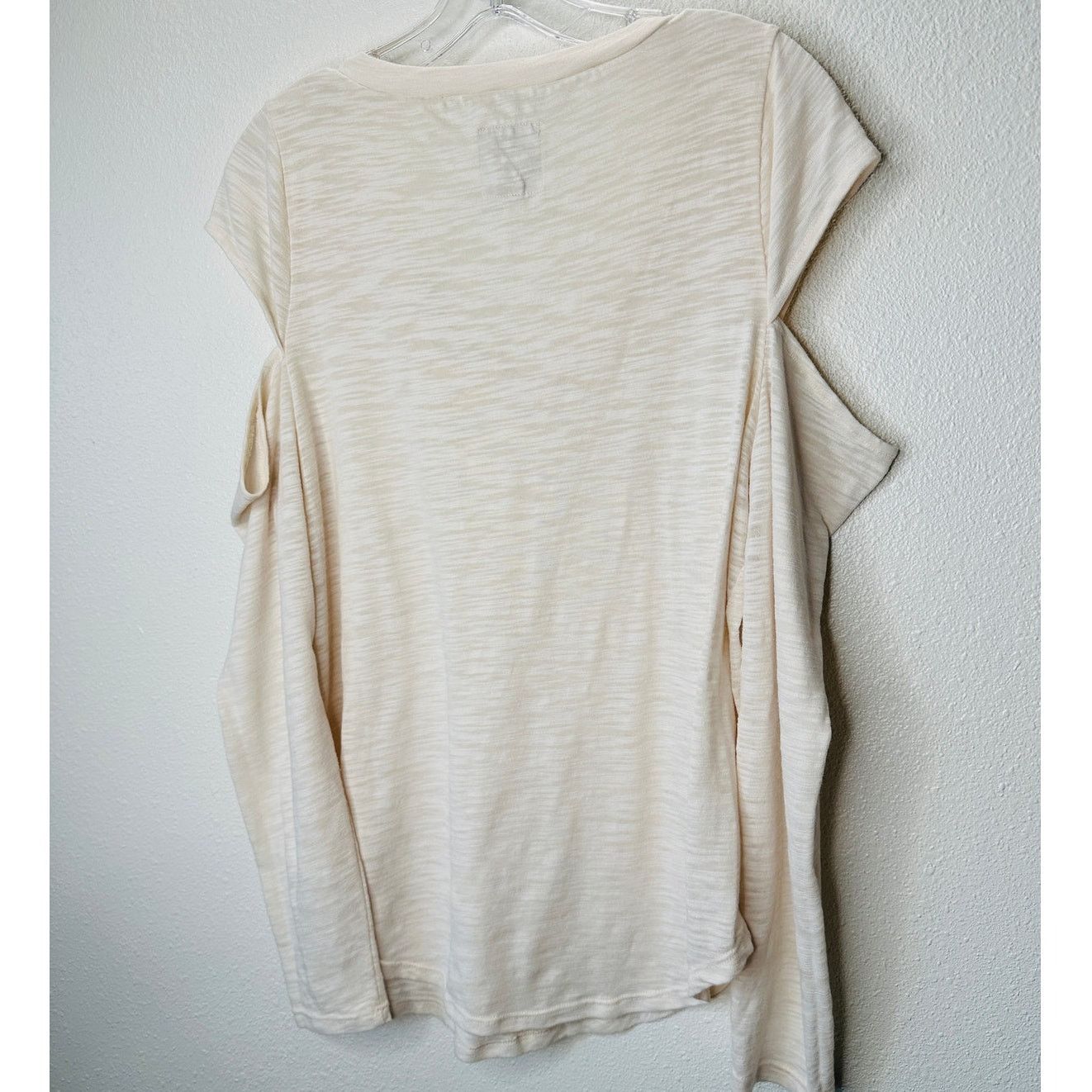 Chaser Brand Chaser Cream V-Neck Cold Shoulder Long Sleeve Burnout Top L Size L / US 10 / IT 46 - 13 Thumbnail