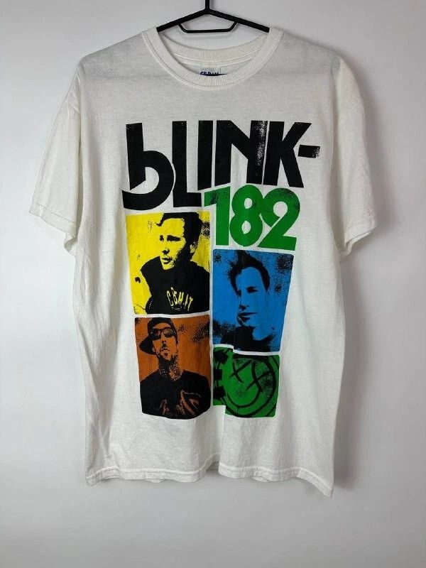 Gildan Blink 182 Europe Tour 2010 shirt Official Merchandise Size M Size US M / EU 48-50 / 2 - 1 Thumbnail