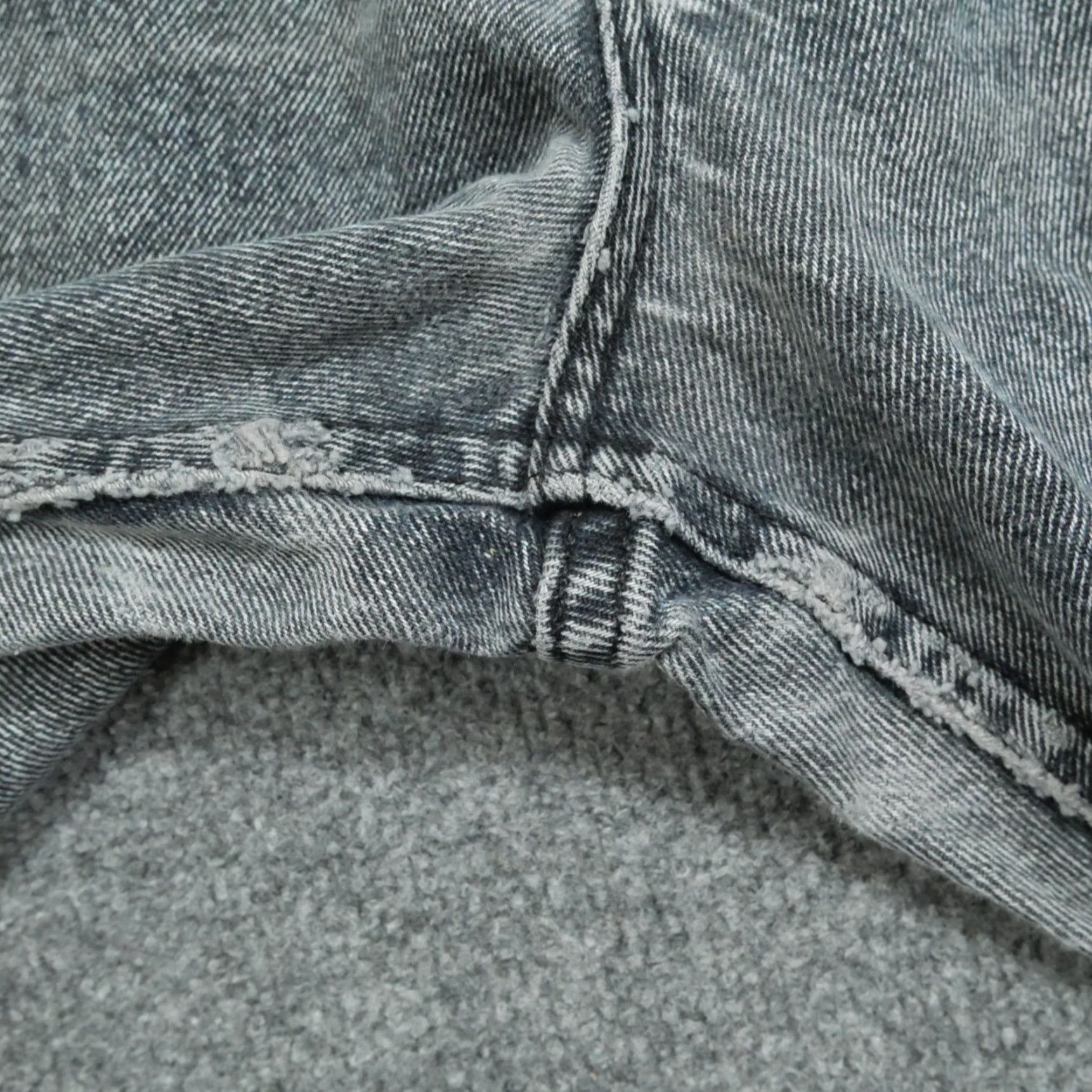 Lee VINTAGE Lee Jeans Mens 33x30 Black Denim 90s Distressed 5-Pocket Jeans Womens? Size US 31 - 4 Thumbnail