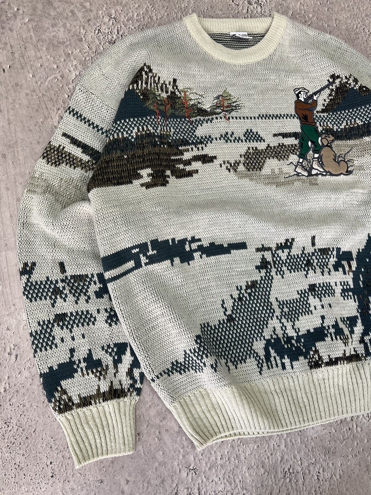 Homespun Knitwear RAPIDO SPIRIT Intarsia palace motive graphic wool sweater Size US S / EU 44-46 / 1 - 4 Thumbnail