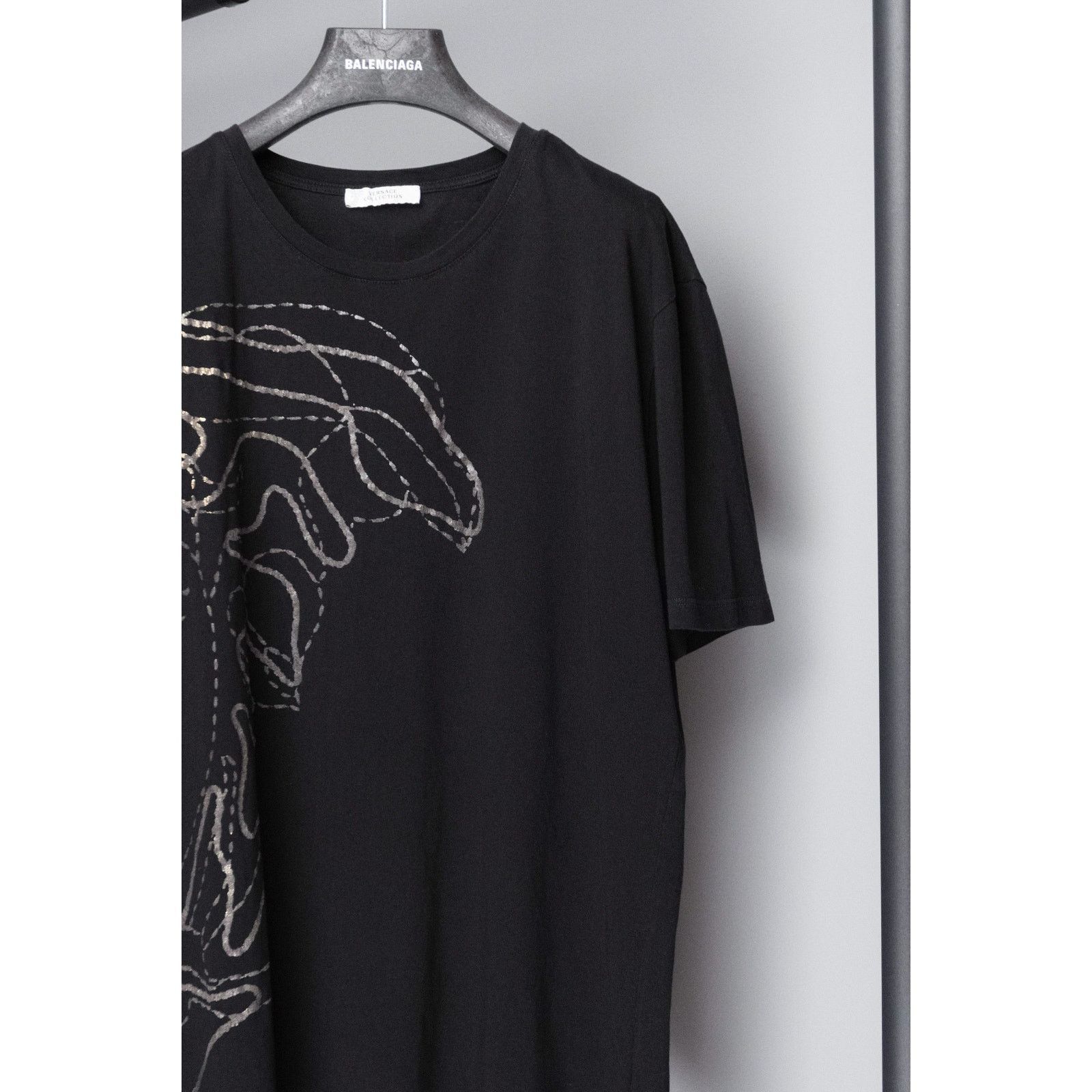 Versace Gianni versace big medusa gold printed logo black tee shirt Size US XL / EU 56 / 4 - 3 Thumbnail