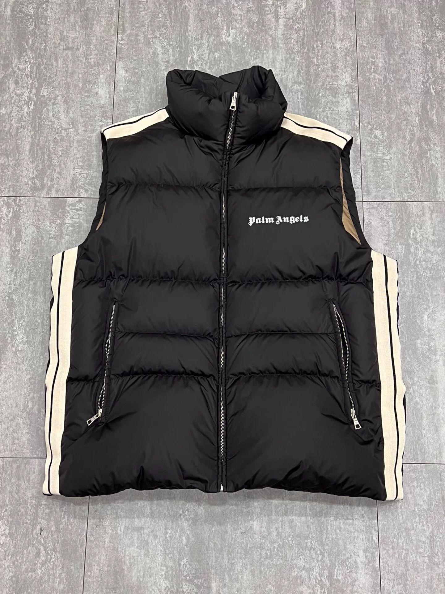 Moncler Moncler Collab Down Black Vest xs Men Size US XS / EU 42 / 0 - 1 Thumbnail