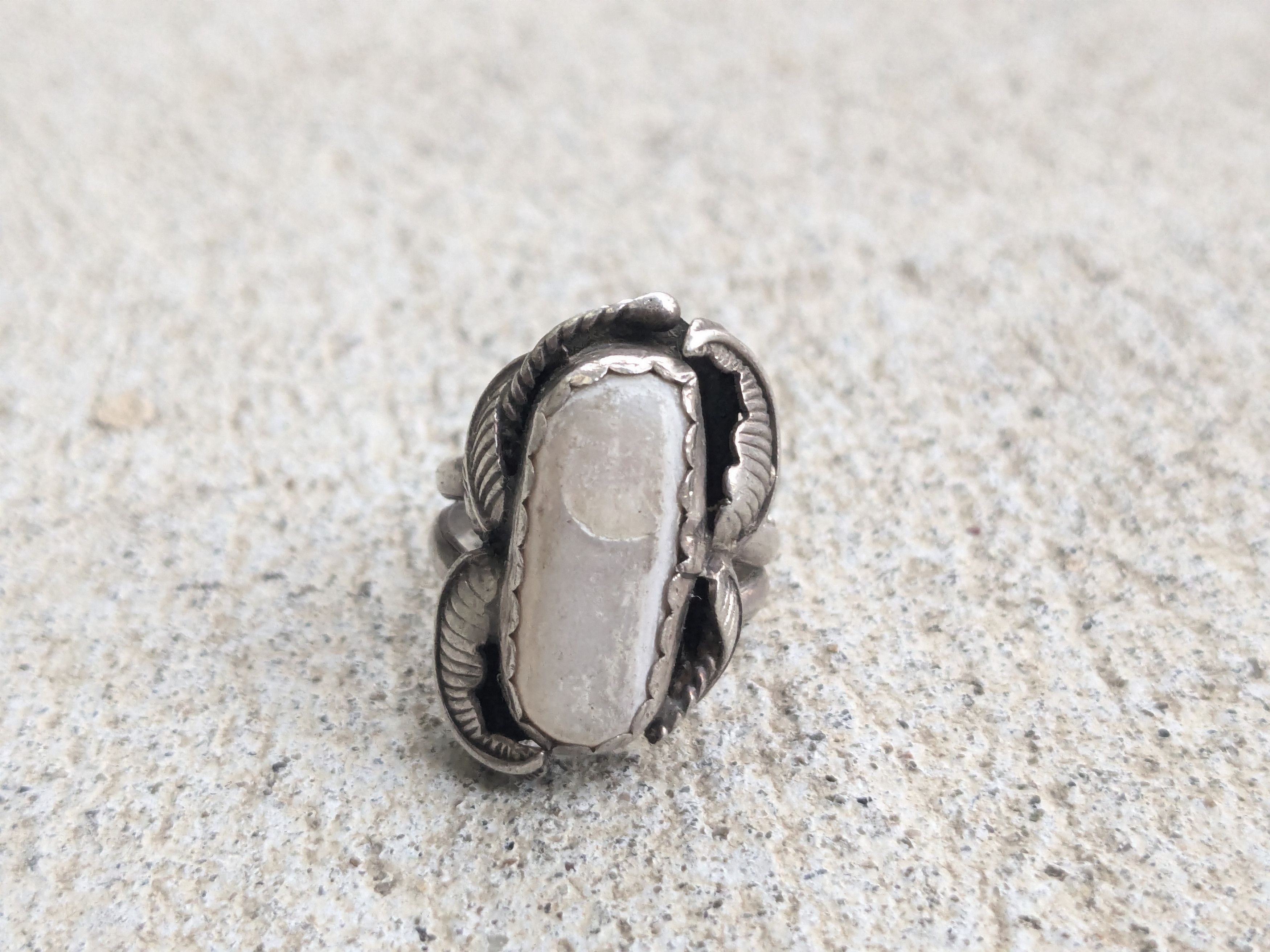 Jewelry × Sterling Silver × Vintage Vintage Sterling Silver Ring MOP Les Baker 6 Navajo Native Size ONE SIZE - 4 Thumbnail
