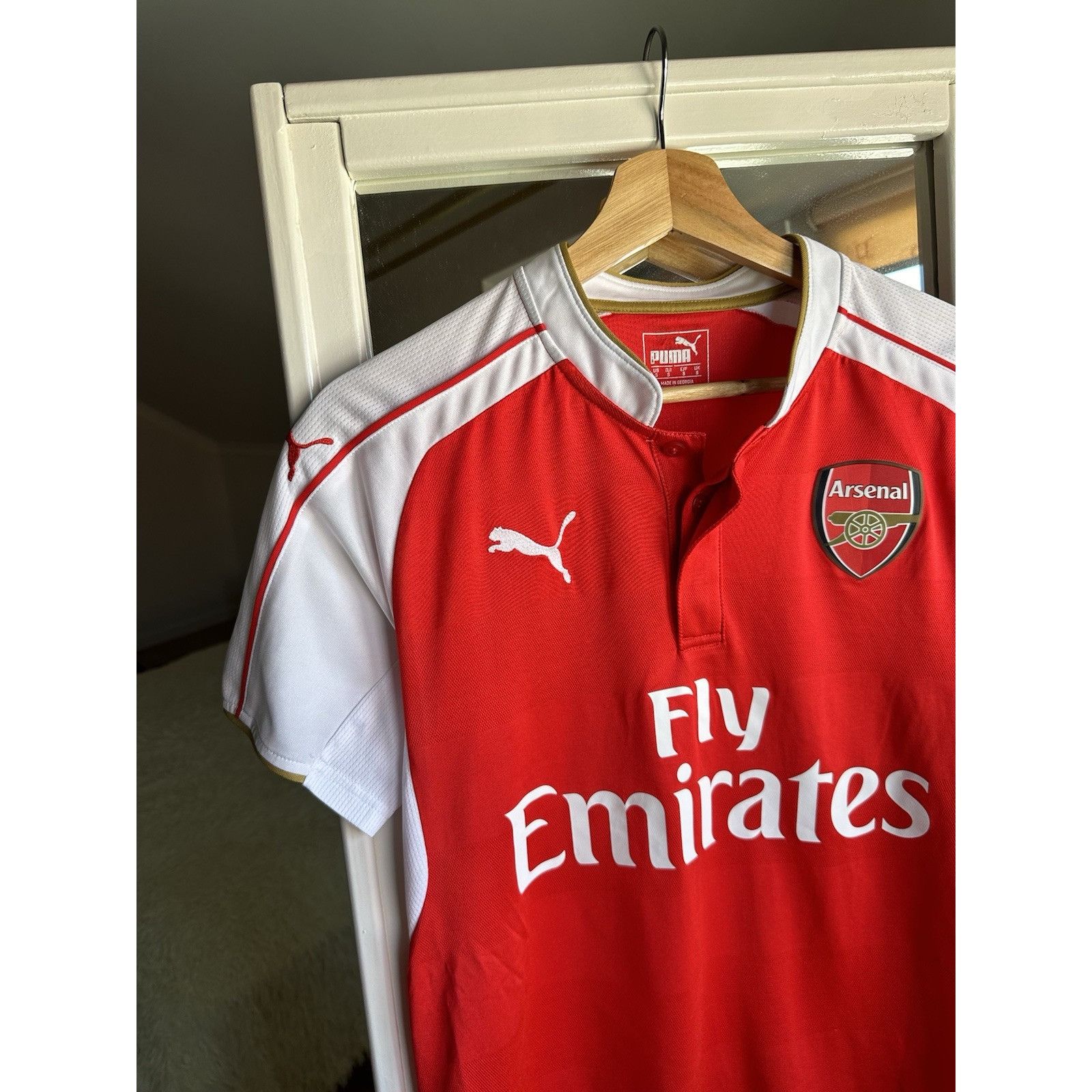 Puma ARSENAL 2015/16 HOME RED WHTE SHORT SLV PUMA SOCCER JERSEY F Size US S / EU 44-46 / 1 - 5 Thumbnail