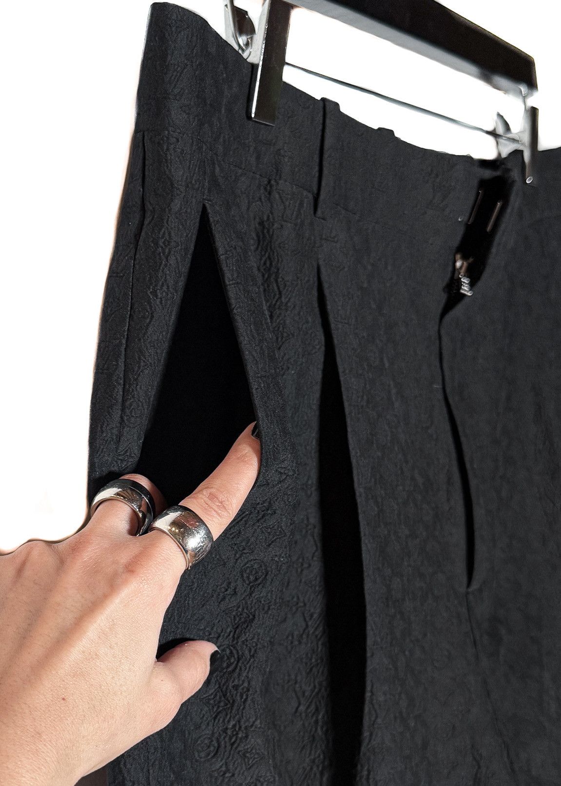 Louis Vuitton Louis Vuitton Black Silk Blend Tonal Mini Logo Shorts Size US 36 / EU 52 - 7 Thumbnail