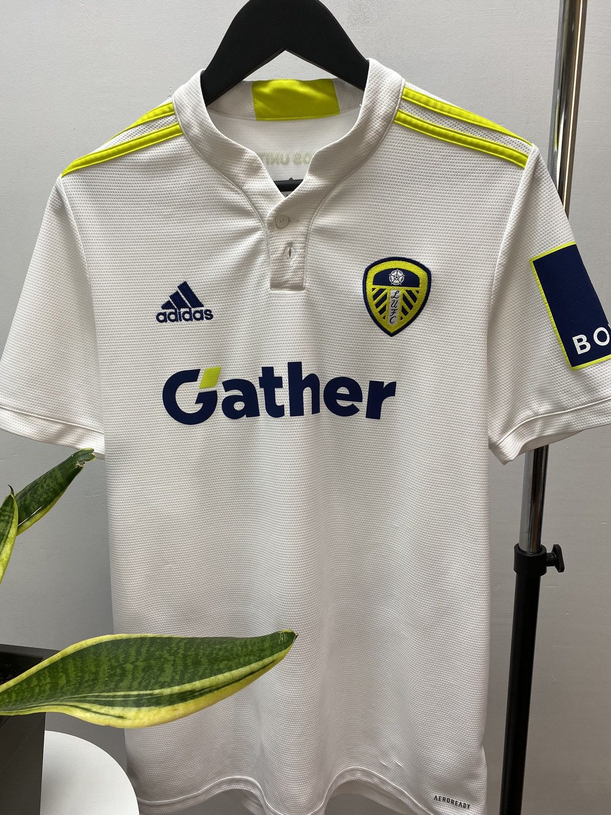 Adidas LEEDS UNITED 2021 2022 #16 FOOTBALL JERSEY AND SHORTS Size US M / EU 48-50 / 2 - 3 Thumbnail
