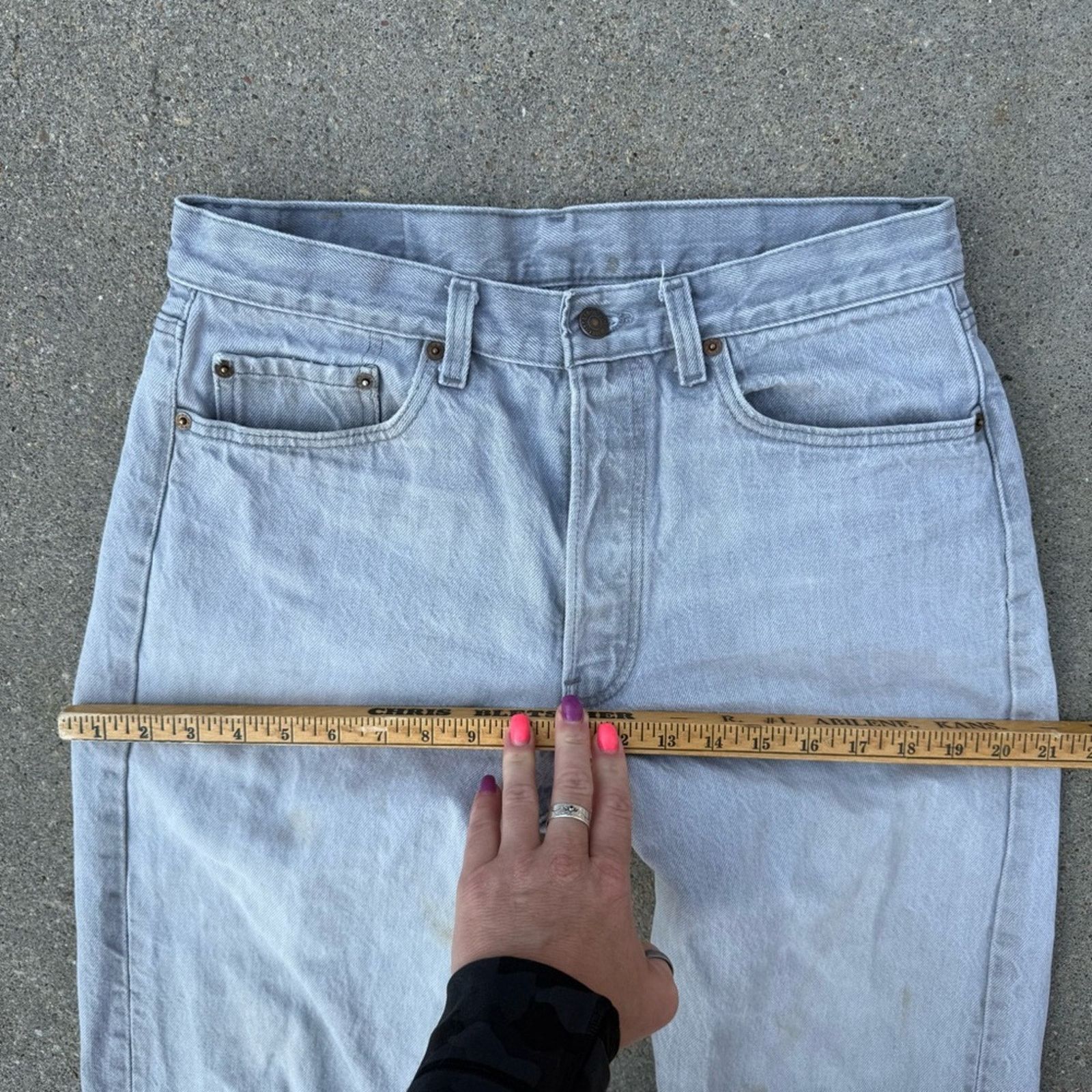 Levi's 80s Levi’s 501 Button Fly Light Gray Straight Leg Jean 33x34 Size US 33 - 8 Thumbnail