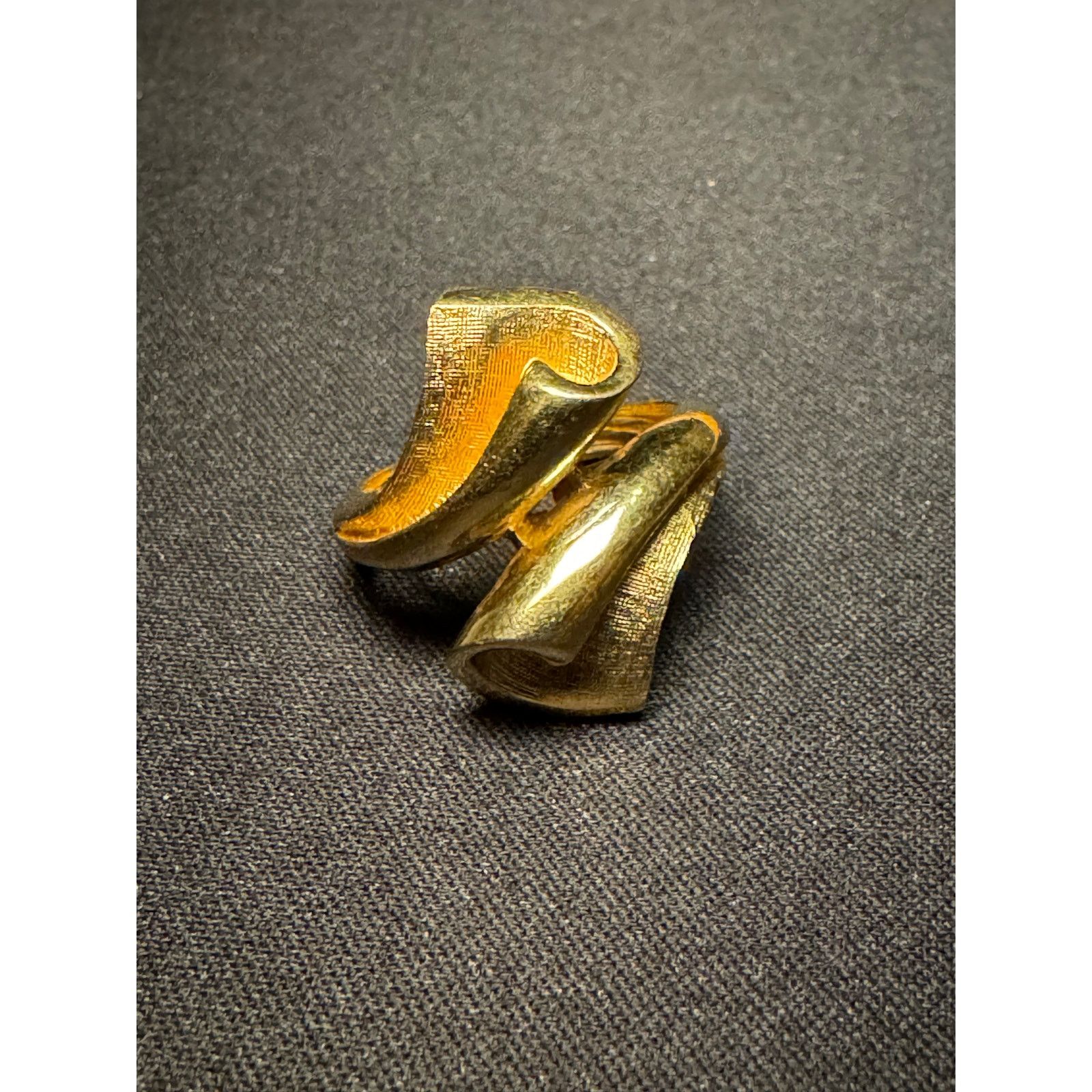 Other Vintage Trifari Scallop Swoosh Modernist Ring Size 6 Size ONE SIZE - 6 Thumbnail