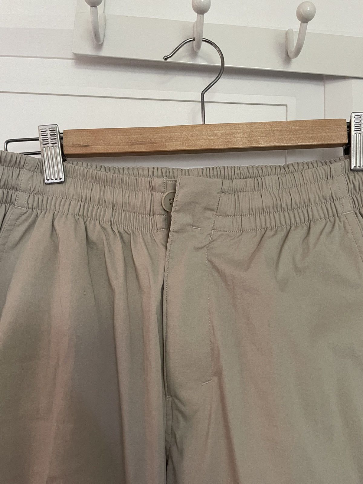 Lululemon Lululemon men’s poplin relaxed fit pants Size US 28 / EU 44 - 2 Thumbnail