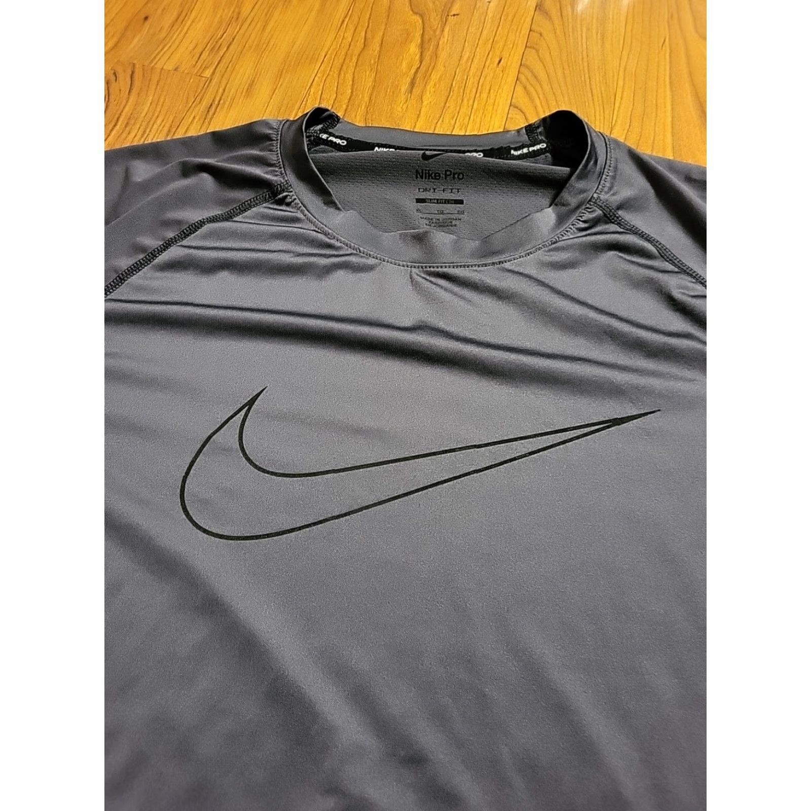 Nike Nike Pro Shirt XL Men Gray 46 in Chest Center Swoosh SS Drifit Pullover Activewear EUC Size US XL / EU 56 / 4 - 2 Thumbnail