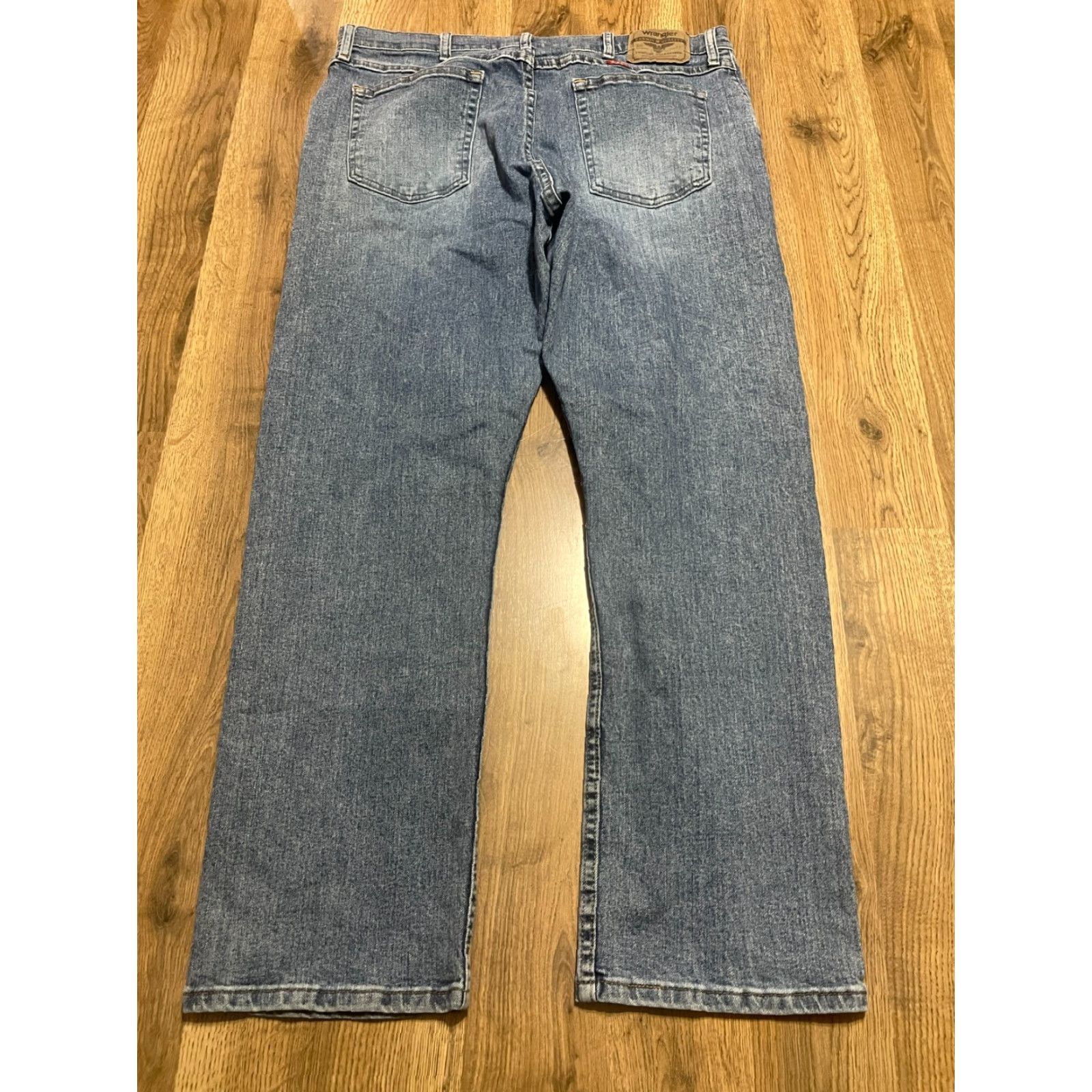 Wrangler Wrangler Jeans Men’s 35x27.5 Blue Denim Straight Pockets Vintage No 35x27.5 Regular Jeans Men’s Size US 35 - 2 Thumbnail