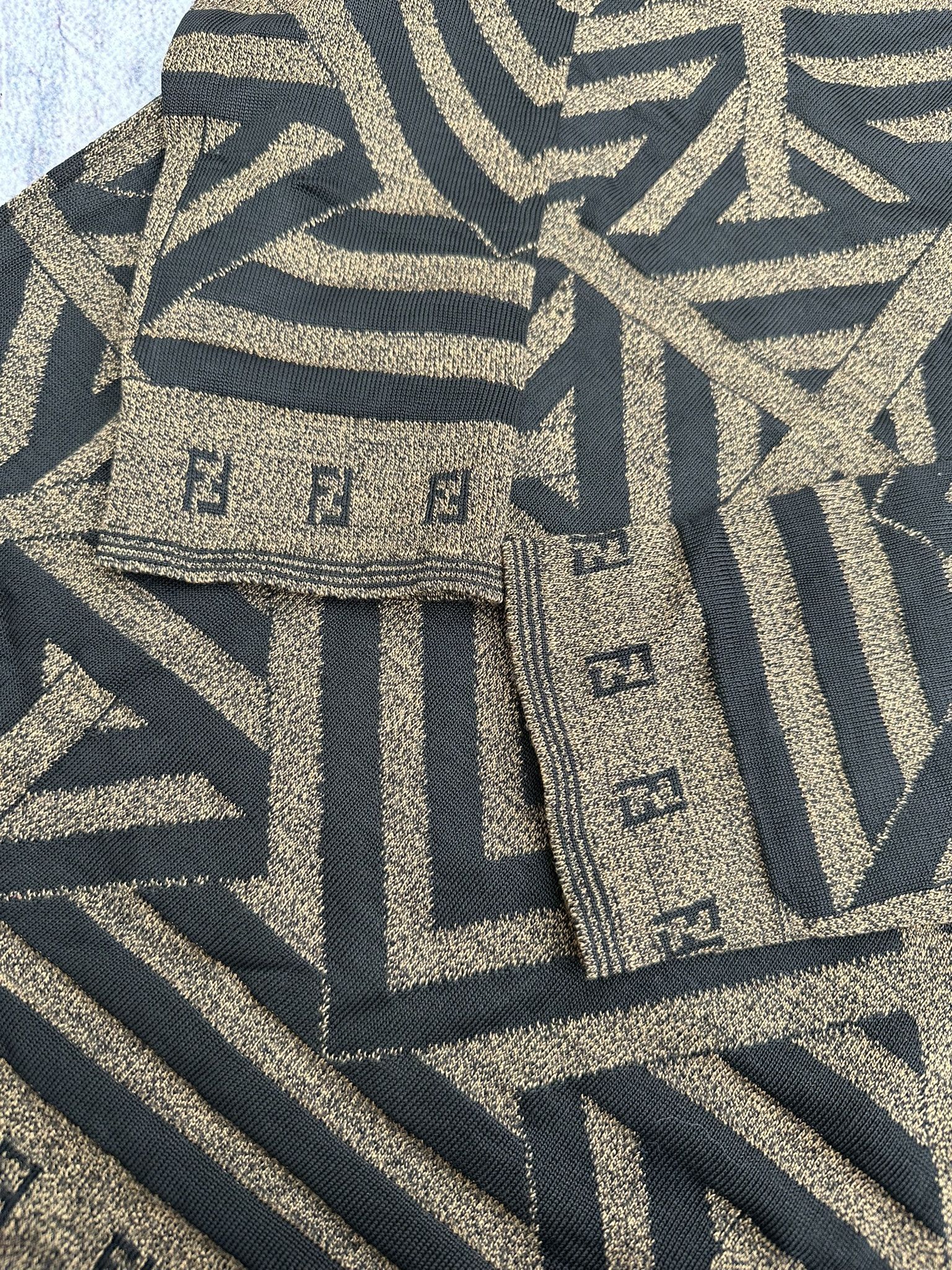 Fendi Fendi Light Sweater Vintage Geometric Logo Brown and Black Size US S / EU 44-46 / 1 - 6 Thumbnail