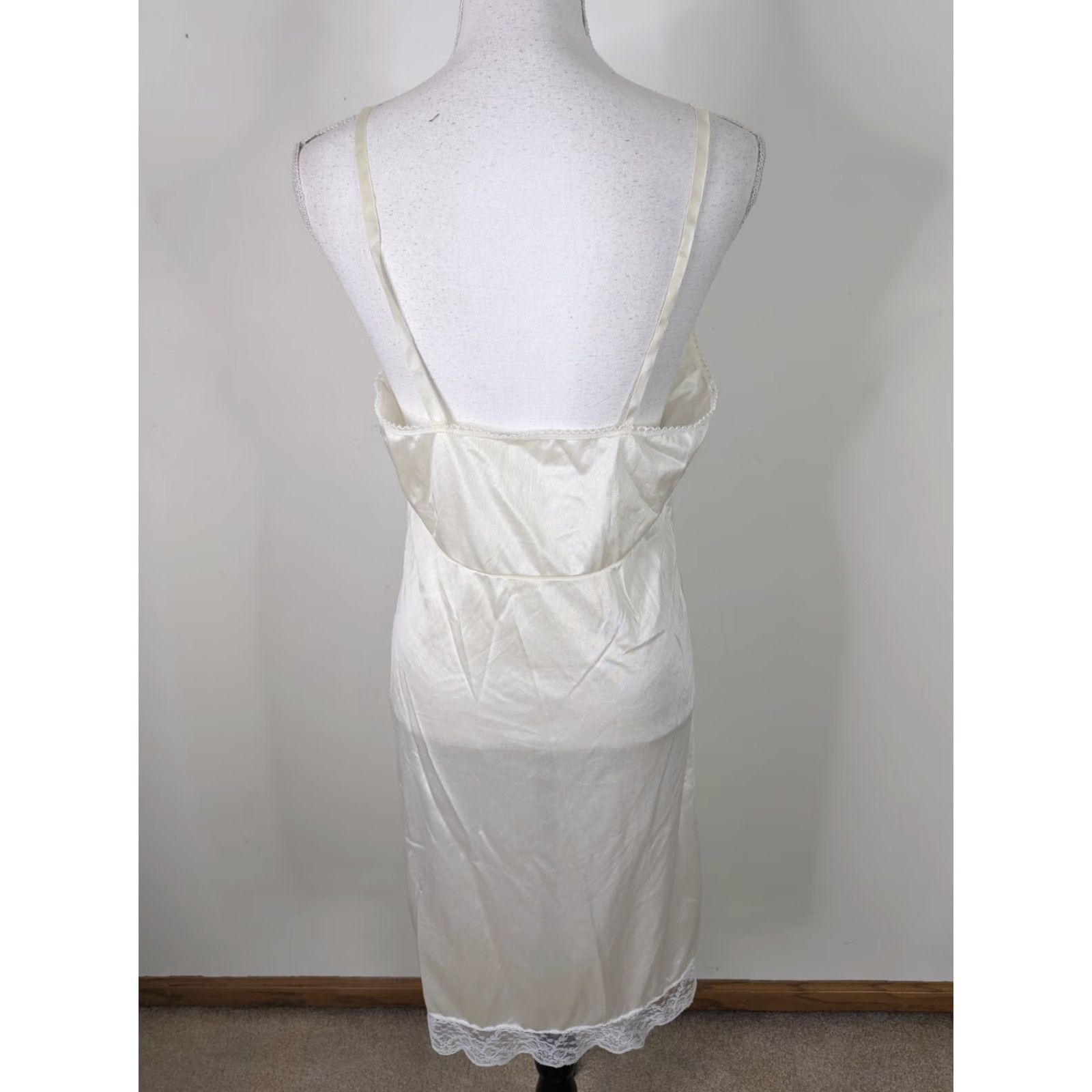 Vintage VINTAGE Delicates Slip Dress Nightgown Womens Medium White Satin Polyester Floral 36 D3S Size M / US 6-8 / IT 42-44 - 4 Thumbnail