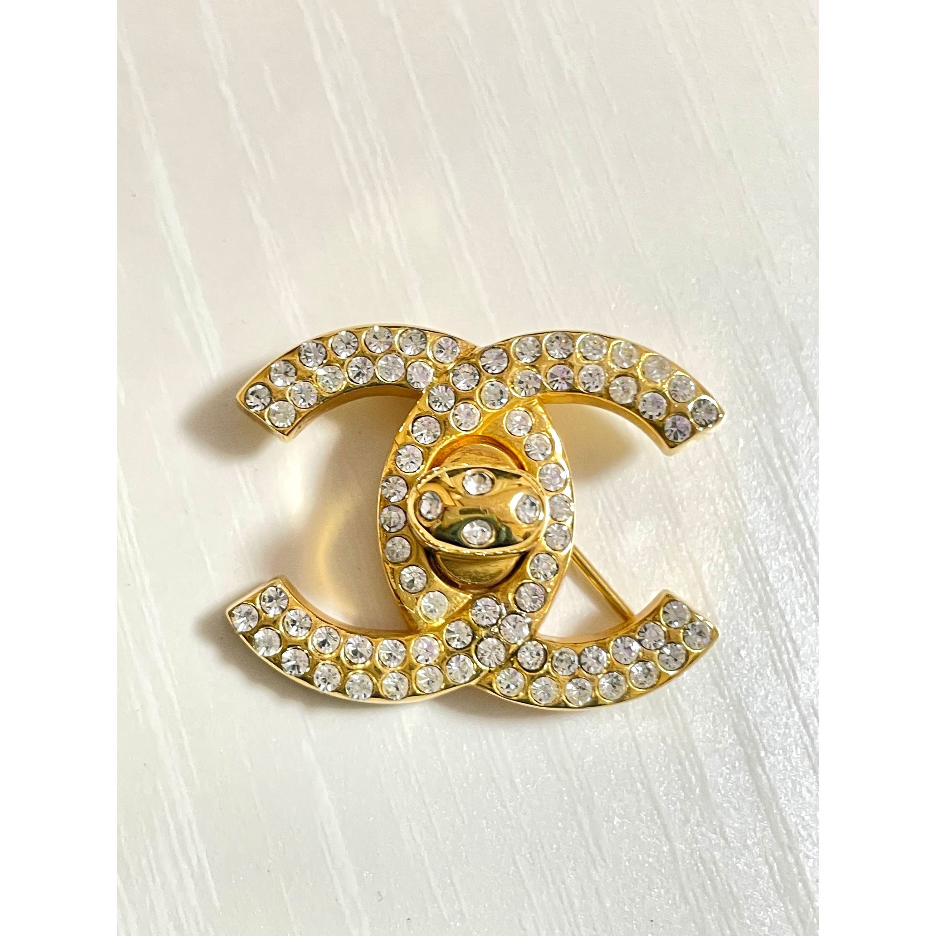 Chanel Vintage CHANEL golden turn lock CC pin brooch with crystals. Size ONE SIZE - 6 Thumbnail