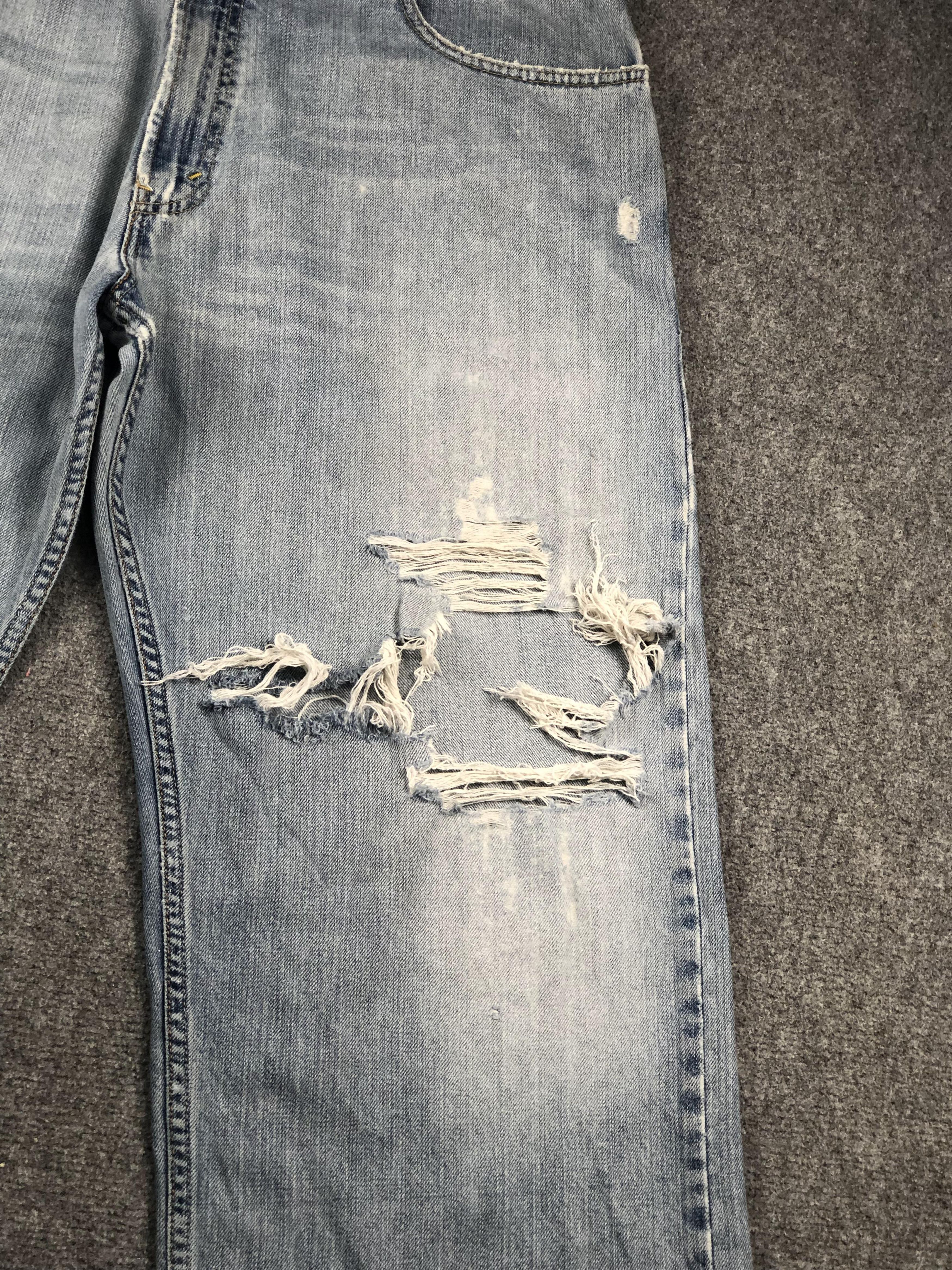 Vintage Disressed Levis 569 Light Wash Jeans DP2270