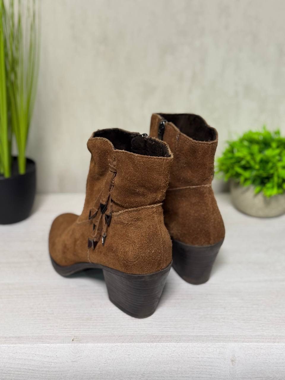 Le Grande Bleu (L.G.B.) Women’s Marco Tozzi Suede ankle boots Western Cowboy 00s Size US 10 / IT 40 - 4 Thumbnail