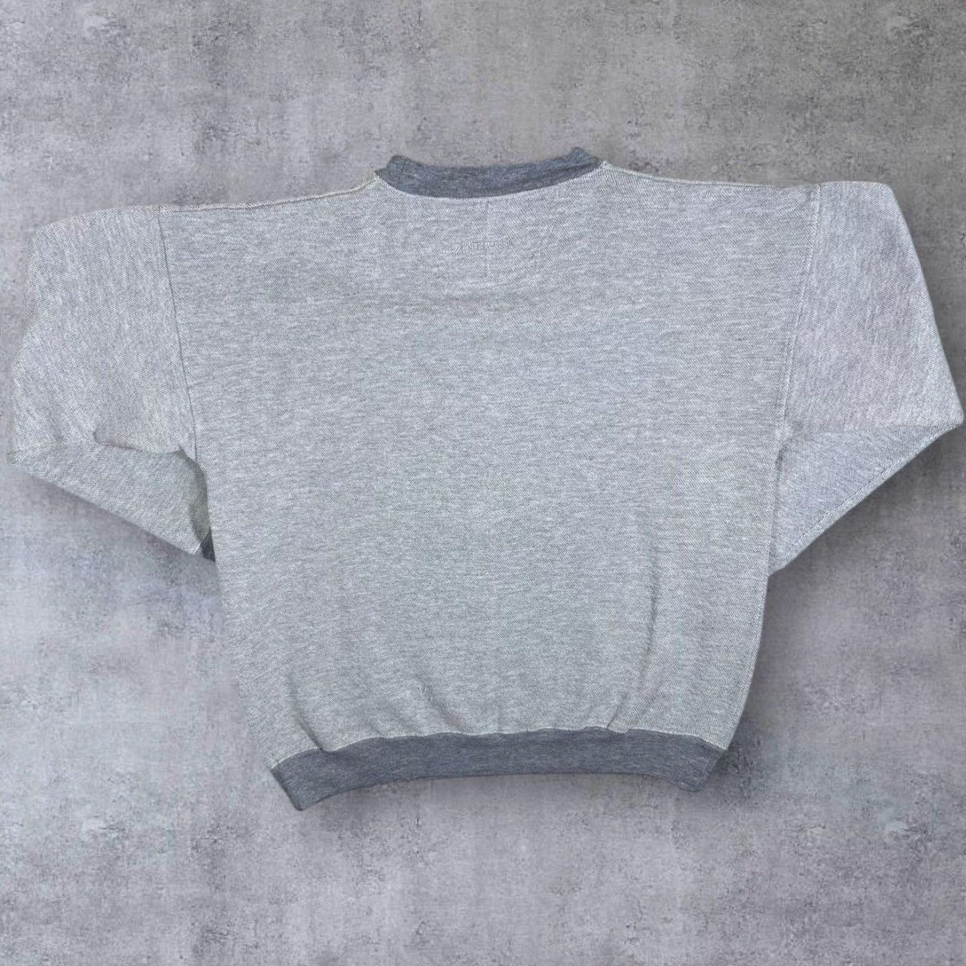 Vintage VINTAGE Antigua Classic Grey Cotton Polyester Blend Crewneck Sweatshirt L Mens XXL Measurements Pit to Pit 25" Length 27" Shoulder to Cuff 21" Gefahr? Size US L / EU 52-54 / 3 - 2 Thumbnail