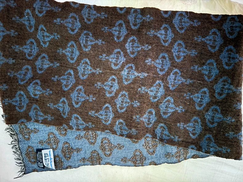 vivienne westwood A scarf in full black and blue