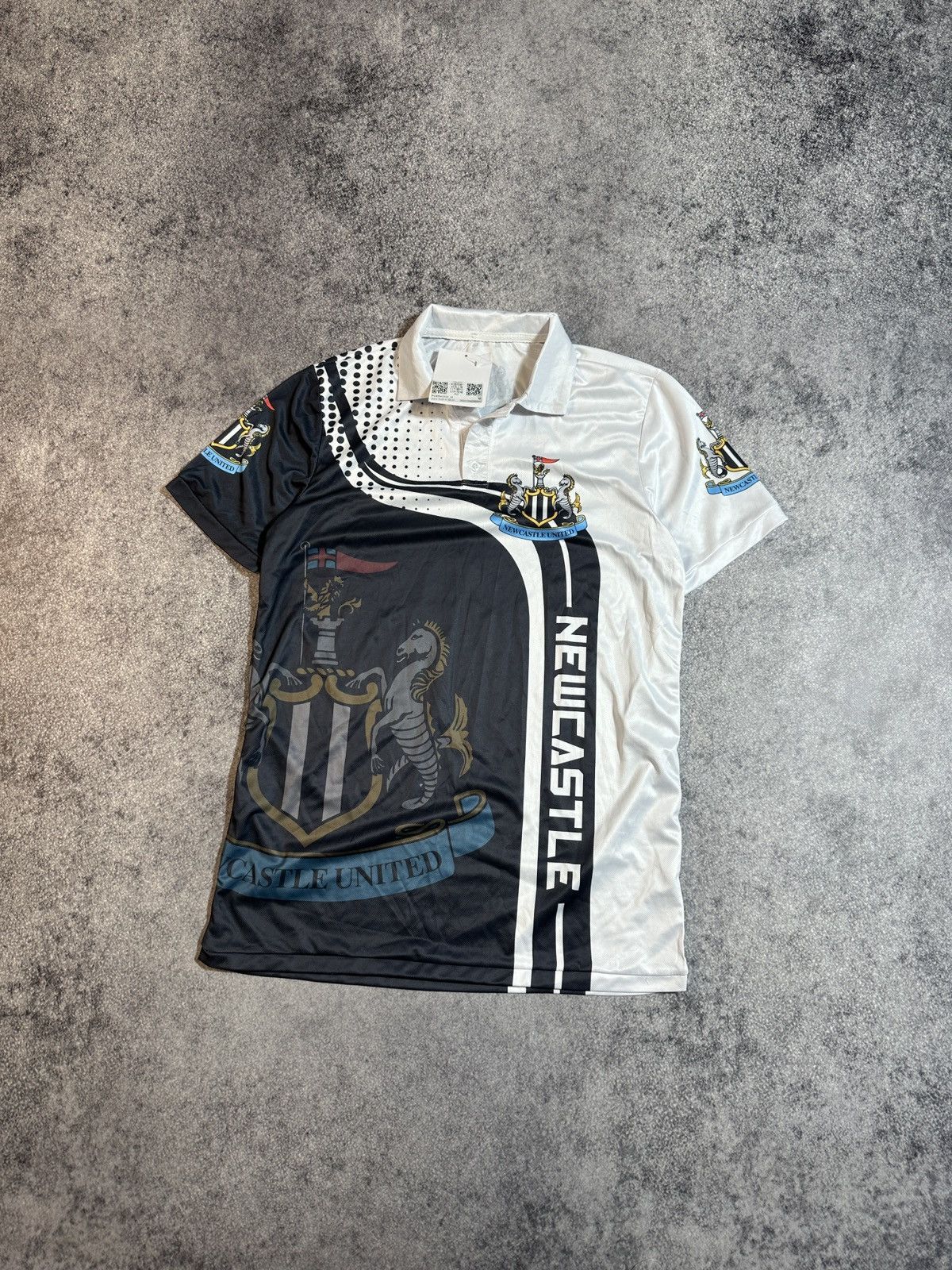 Vintage Vintage New Castle Logo Jersey Rare Streetwear Soccer M Size US M / EU 48-50 / 2 - 1 Thumbnail