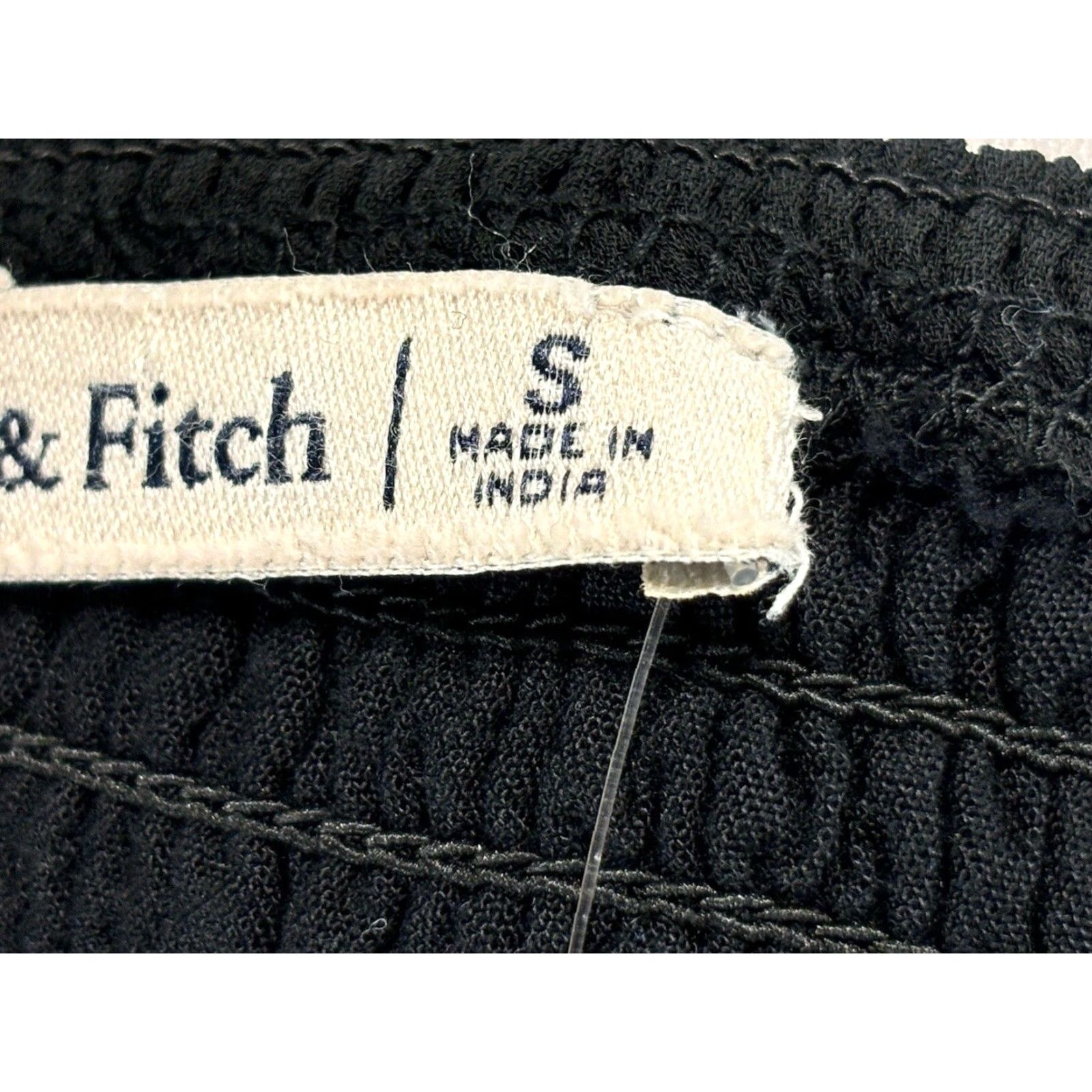 Abercrombie & Fitch NEW! Abercrombie & Fitch Crop Tank Top Sz Small Black Smocked Back Shoulder Ties Size S / US 4 / IT 40 - 6 Thumbnail