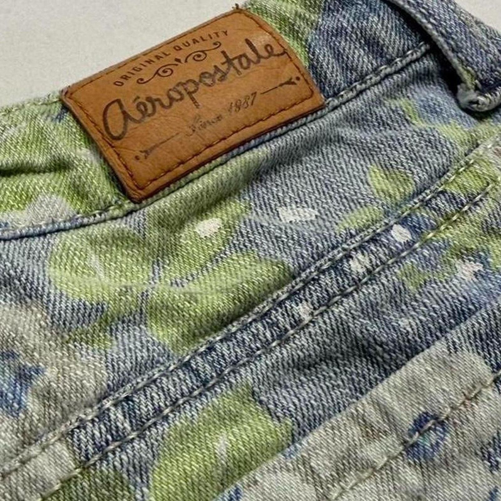 Aeropostale Aeropostale Low Rise Patterned Micro Denim Shorts size 5/6 Size 28" / US 6 / IT 42 - 6 Thumbnail