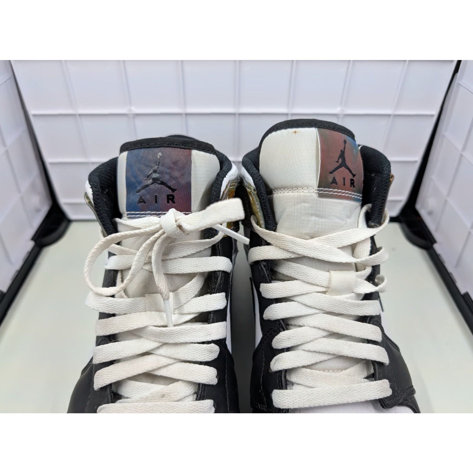 Jordan Brand Air Jordan 1 Mid Heat Reactive Color Change Men’s 8 US DM7802-100 EUC Size US 8 / EU 41 - 3 Thumbnail