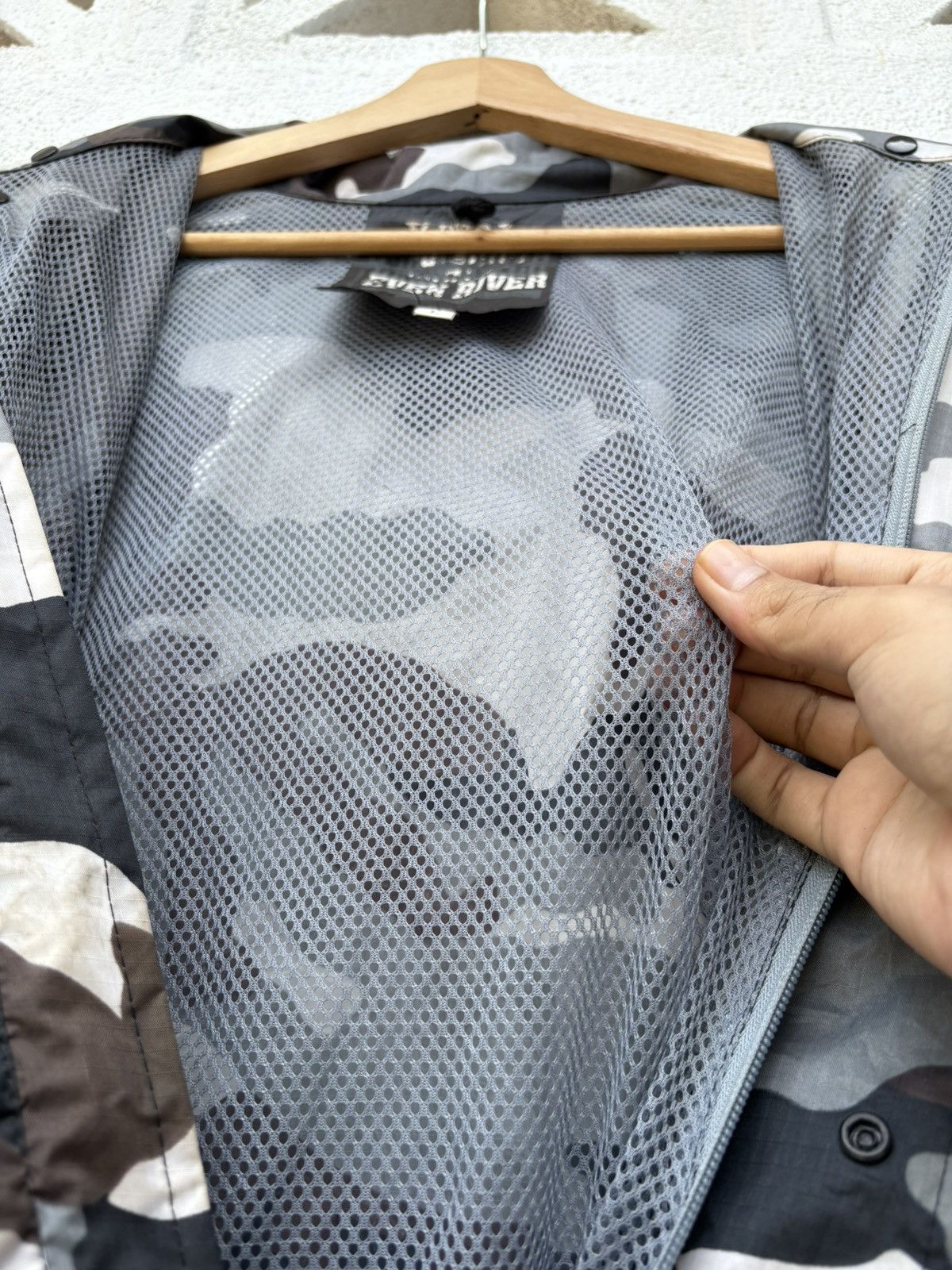 Japanese Brand Even River Camouflage Hooded Windbreaker Jacket Size US L / EU 52-54 / 3 - 10 Thumbnail