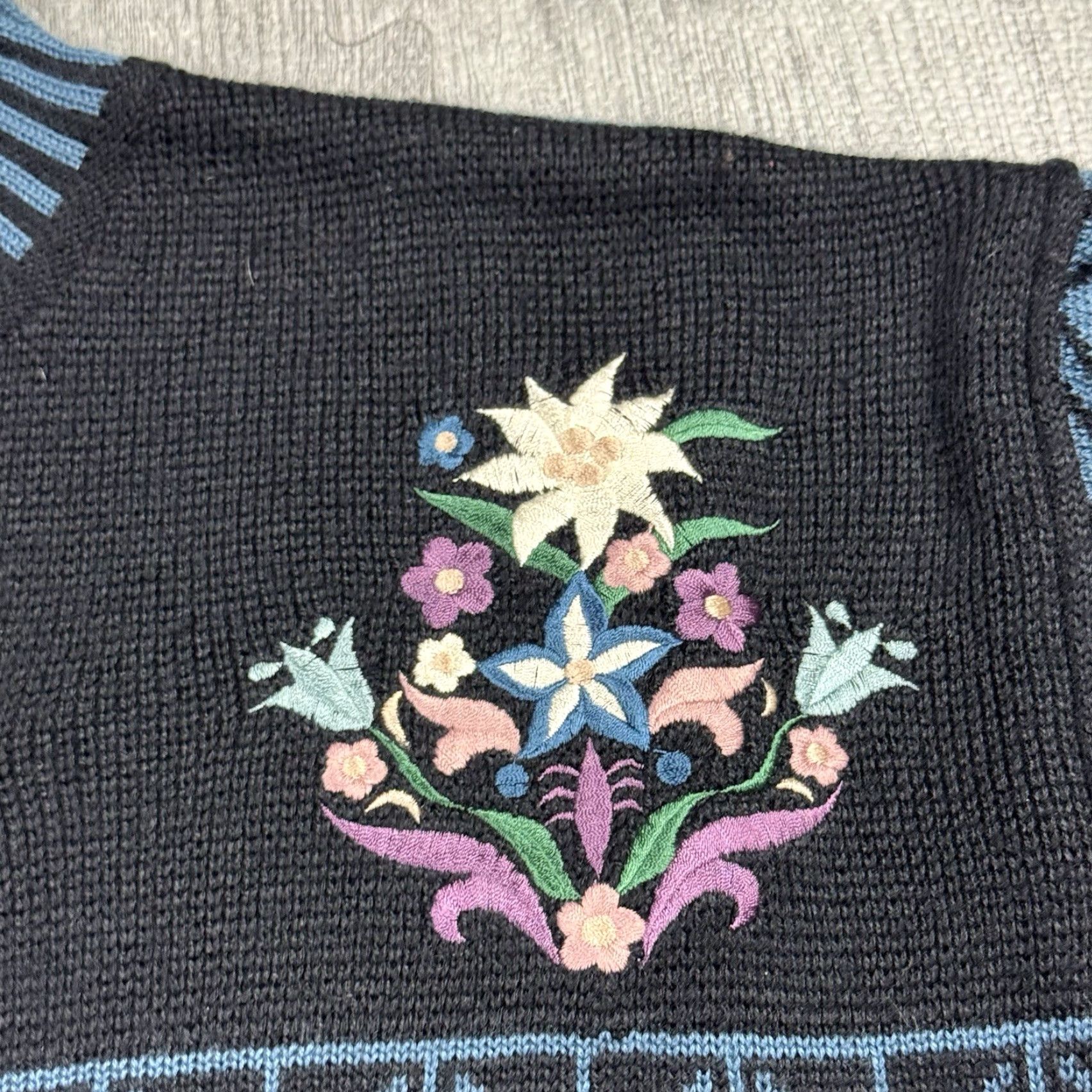 Obermeyer VINTAGE Obermeyer Women's Ski Pullover Wool Blend Sweater Mock Neck Floral 90s Nordic Knit Blue Small Women’s Sweater Size S / US 4 / IT 40 - 4 Thumbnail