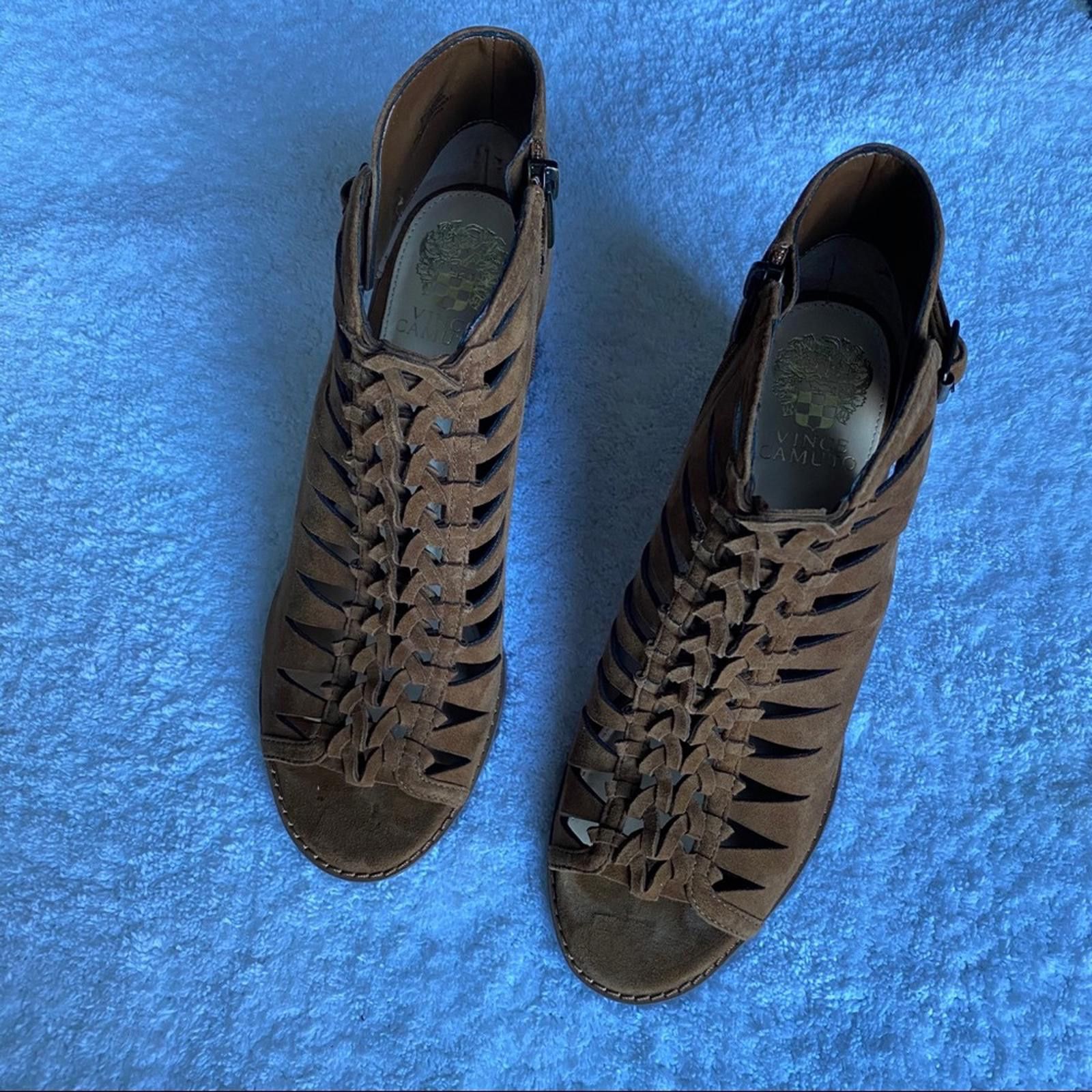 Vince Camuto Vince Camuto Torindi Peep Toe Perforated Bootie Size US 9.5 / IT 39.5 - 3 Thumbnail