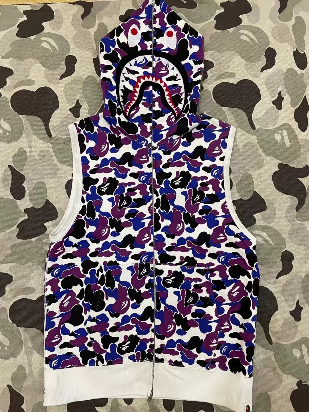 Bape Bape Multi Shark Sweatshirt Pullover Size US L / EU 52-54 / 3 - 1 Thumbnail