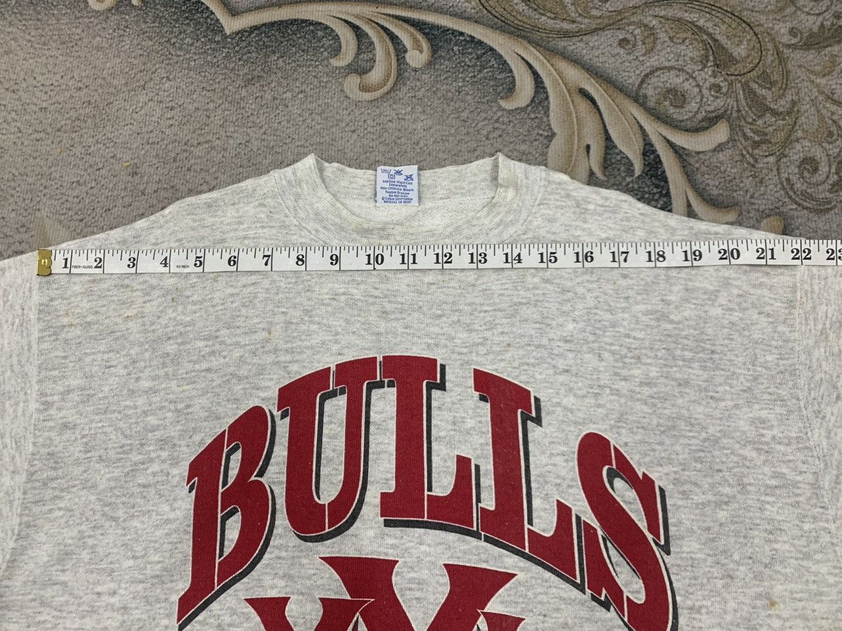 NBA × Salem Sportswear × Vintage Vtg Bulls Chicago Sweatshirt by Salem Sportswear Size US L / EU 52-54 / 3 - 17 Thumbnail