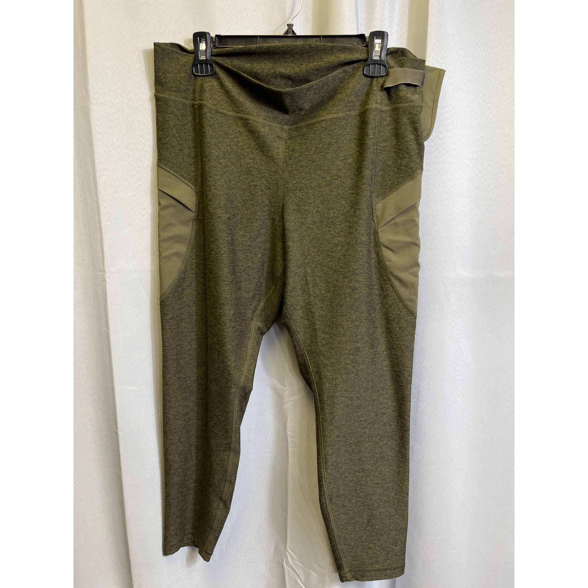 Old Navy Old navy SKU 7681 Ladies Olive Green Athletic Leggings With Size 33" - 1 Thumbnail