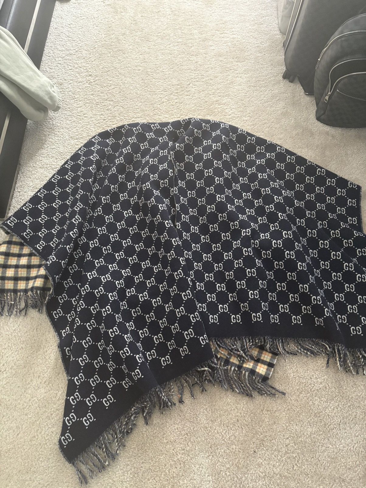 Gucci Gucci Reversible Navy GG Poncho Size US L / EU 52-54 / 3 - 2 Thumbnail