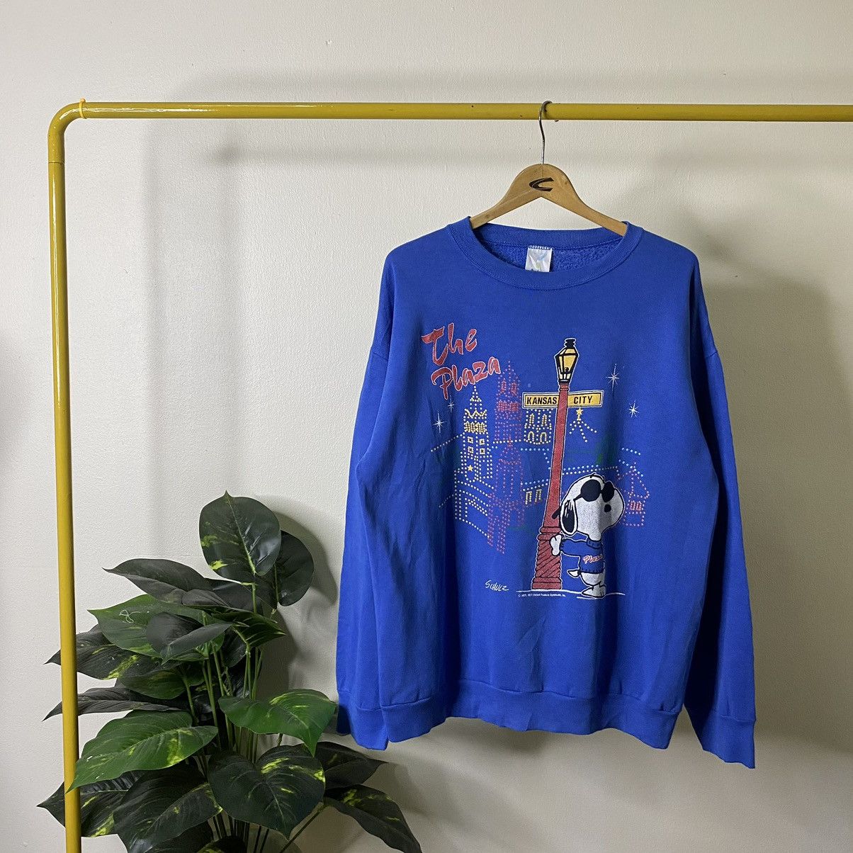 Cartoon Network Vintage 1990s Snoopy The Plaza Kansas City Sweatshirt Size US L / EU 52-54 / 3 - 1 Thumbnail