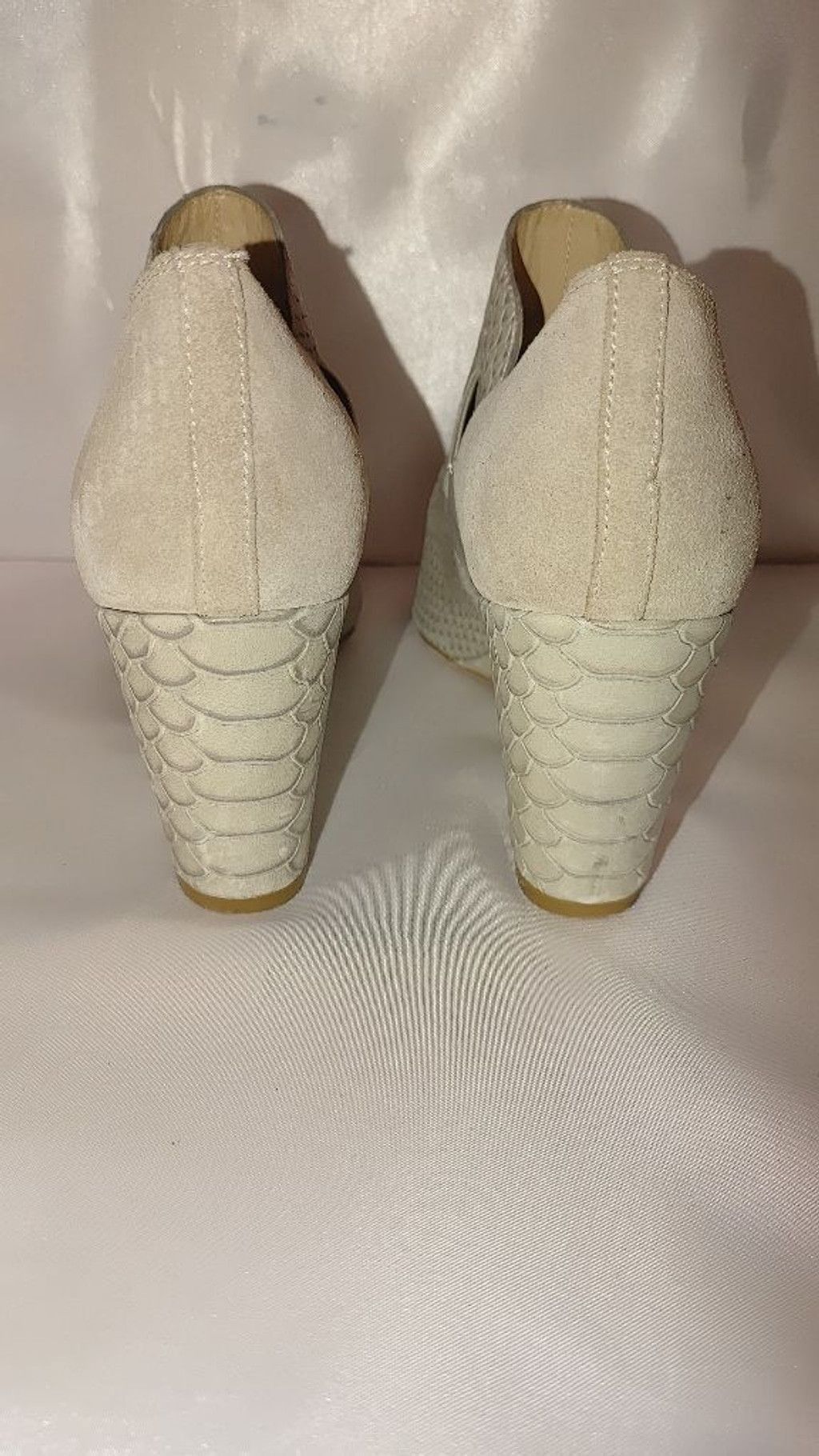 Donald Pliner Donald J. Pliner Snakeskin Embossed Leather Wedge Size 10M Size US 10 / IT 40 - 8 Thumbnail