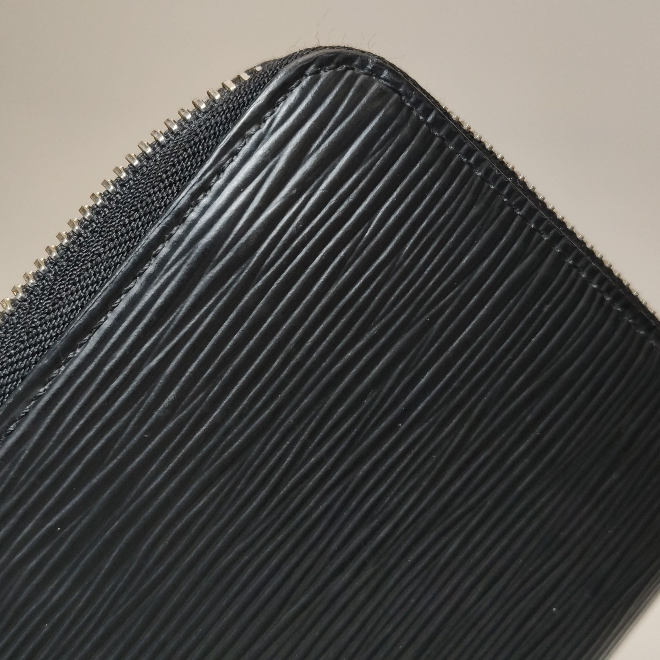 Louis Vuitton Louis Vuitton (LV) Zippy cowhide ripple zip around wallet - Size ONE SIZE - 6 Thumbnail