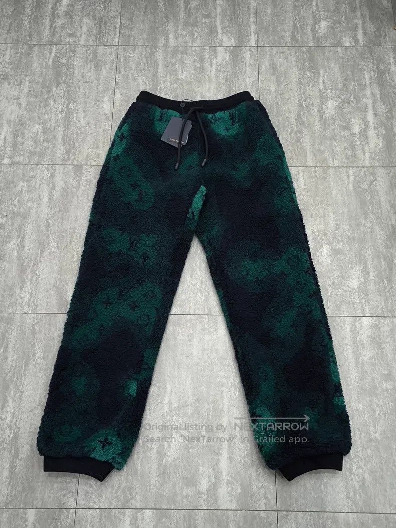 Louis Vuitton Louis Vuitton size m Monogram Camo teddy fleece slacks pant Size US 28 / EU 44 - 1 Thumbnail