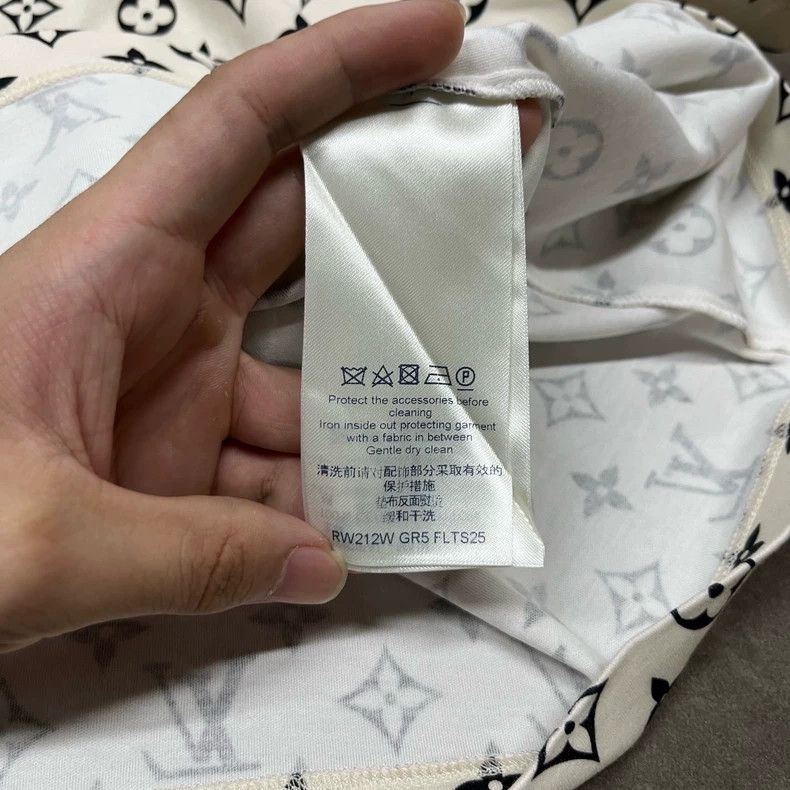 Louis Vuitton Louis Vuitton White presbyopic full print short sleeve Size M / US 6-8 / IT 42-44 - 6 Thumbnail