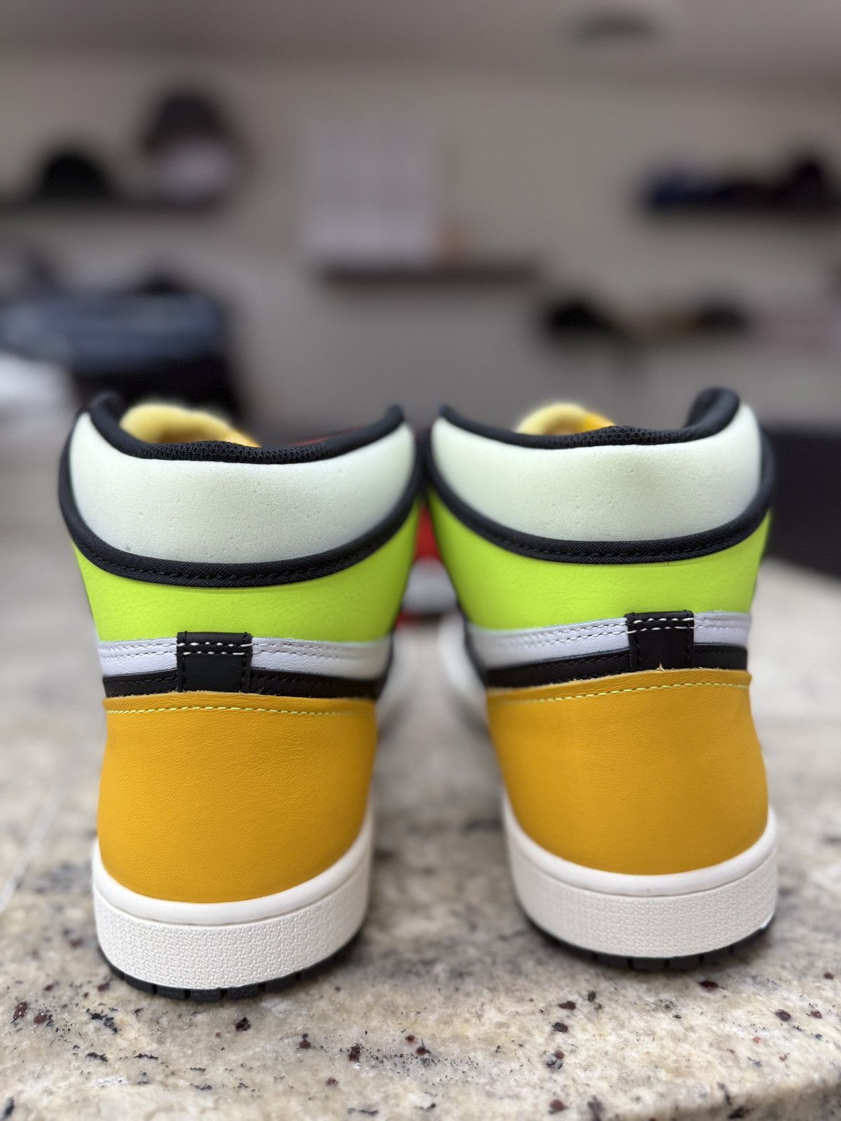 Jordan Brand Jordan 1 Retro High White Black Volt University Golf Size US 10.5 / EU 43-44 - 4 Thumbnail