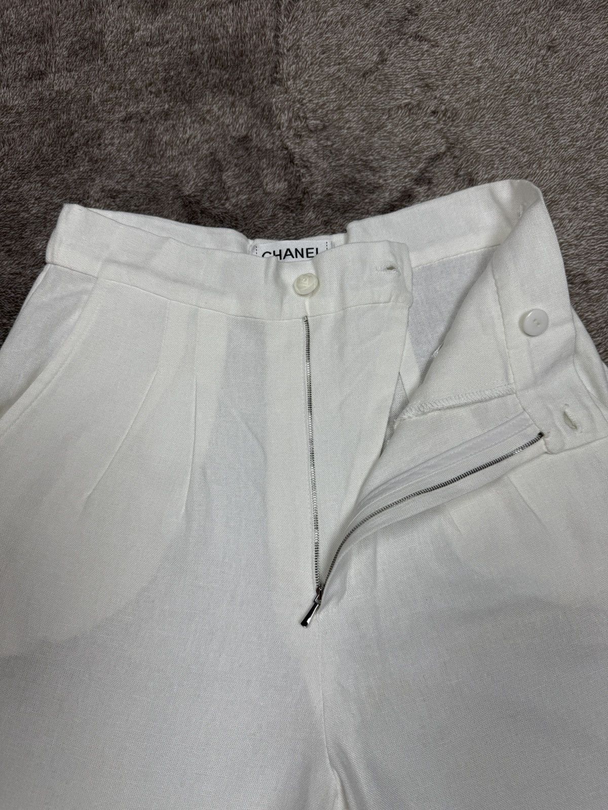 Chanel Chanel Off White Linen Textured Pleat Pocket Shorts Size 34 Size 24" / US 00 / IT 34 - 11 Thumbnail