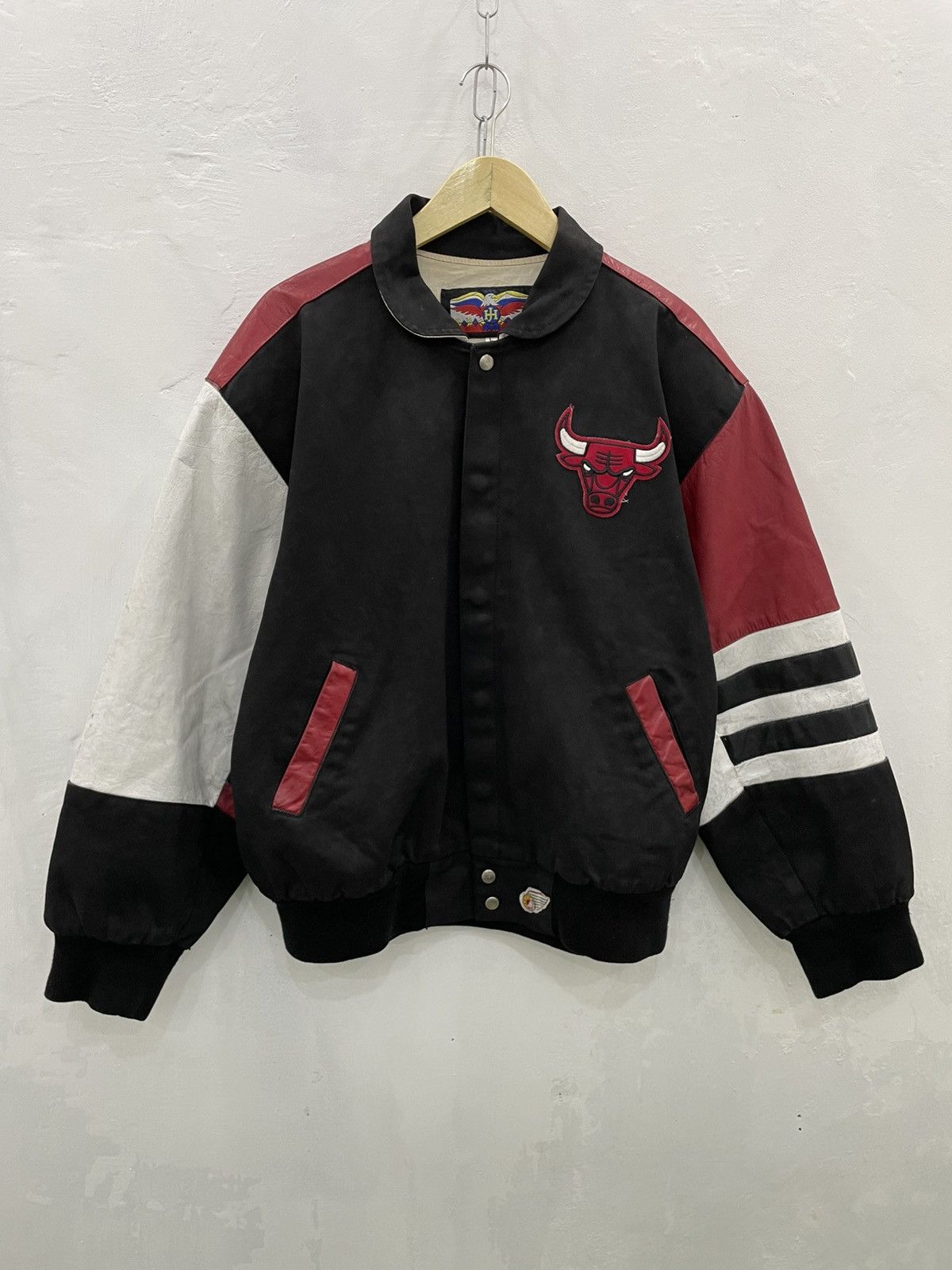 Jeff Hamilton Jeff Hamilton x Chicago Bulls Size US M / EU 48-50 / 2 - 2 Thumbnail
