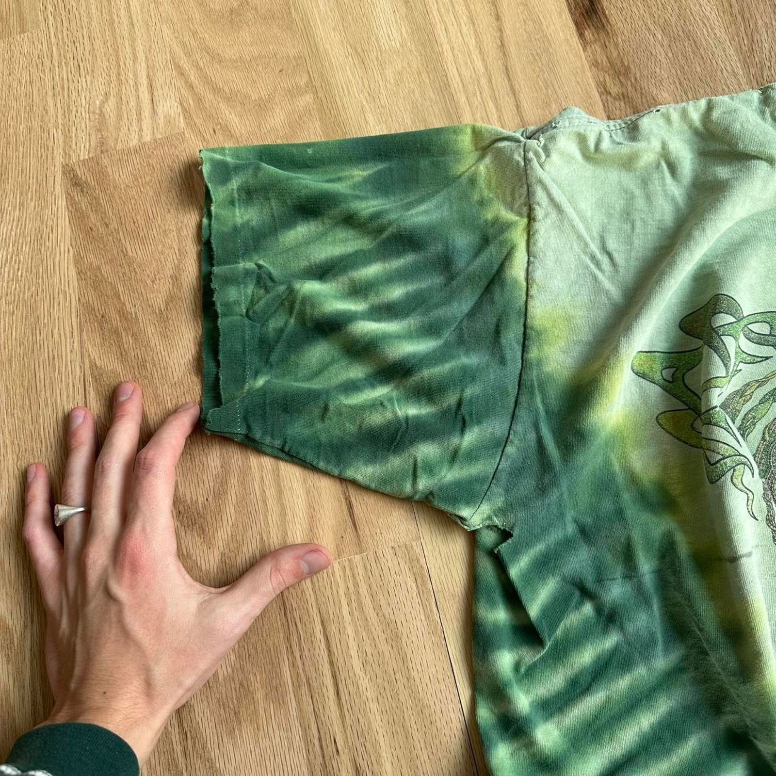 Band Tees × Grateful Dead × Vintage Vintage 90s Grateful Dead Celtic Thrashed Green TieDye Tee Size US L / EU 52-54 / 3 - 4 Thumbnail