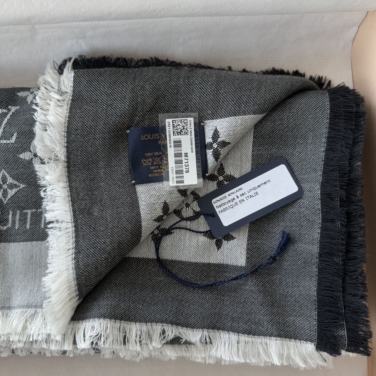 Louis Vuitton Monogram Denim Shawl Size ONE SIZE - 8 Thumbnail