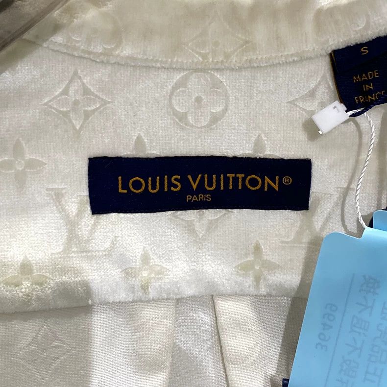 Louis Vuitton Louis Vuitton Beige velvet embossed presbyopic full print Size US S / EU 44-46 / 1 - 3 Thumbnail