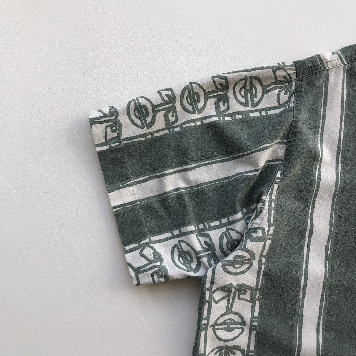 Levi's × Vintage Levi’s Hawaiian Printed Vintage Button Ups Shirt Green/White Size US L / EU 52-54 / 3 - 4 Thumbnail