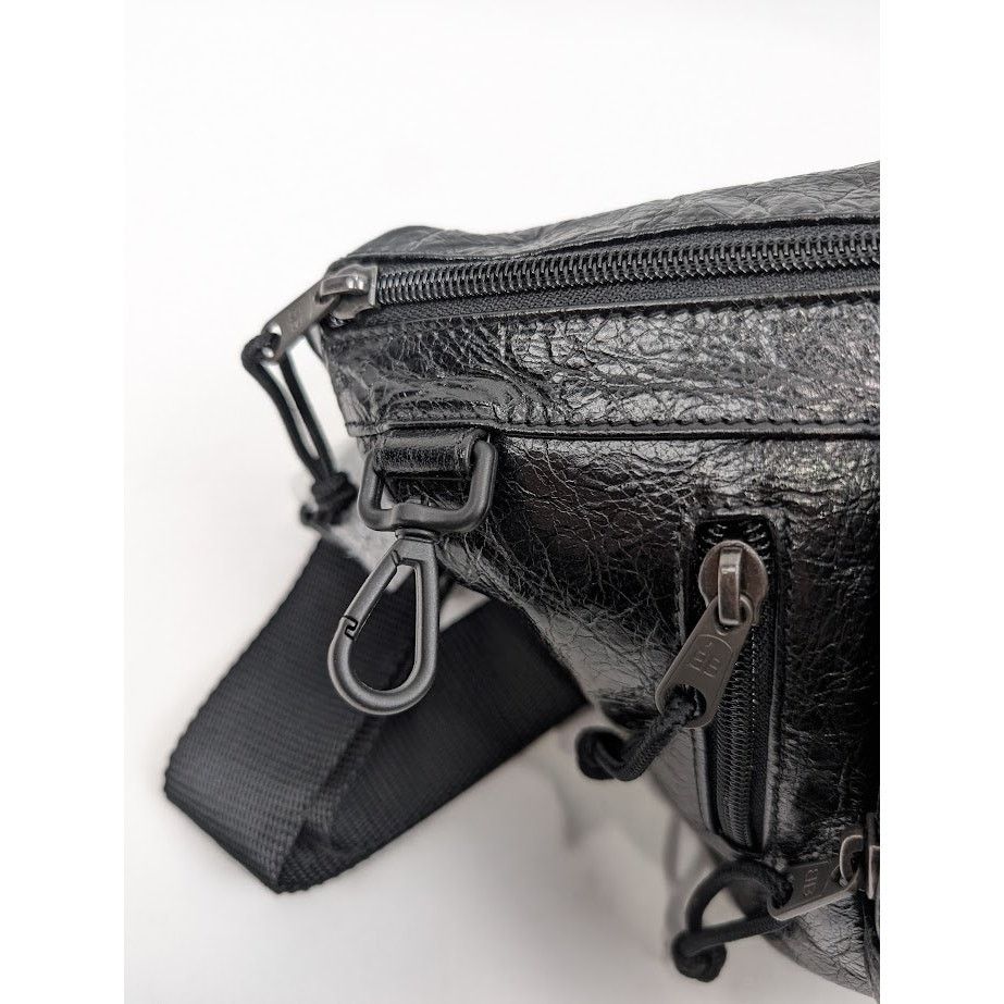 Balenciaga o1rshd1 Q:3 / Size: OS / Explorer Multizip Beltpack in Black Size ONE SIZE - 16 Thumbnail